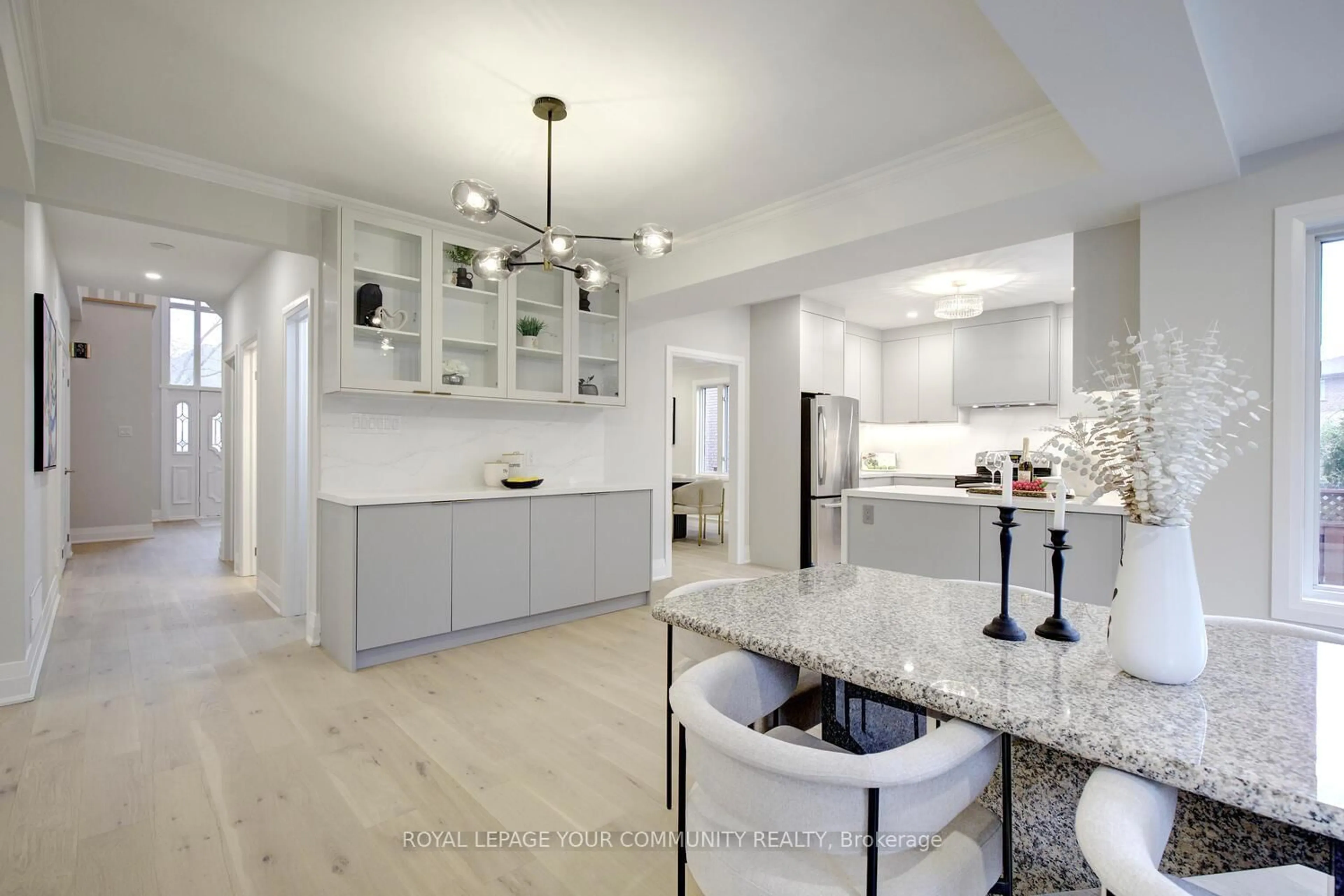 Open concept kitchen, ceramic/tile floor for 4128 Tapestry Tr, Mississauga Ontario L4W 4B7