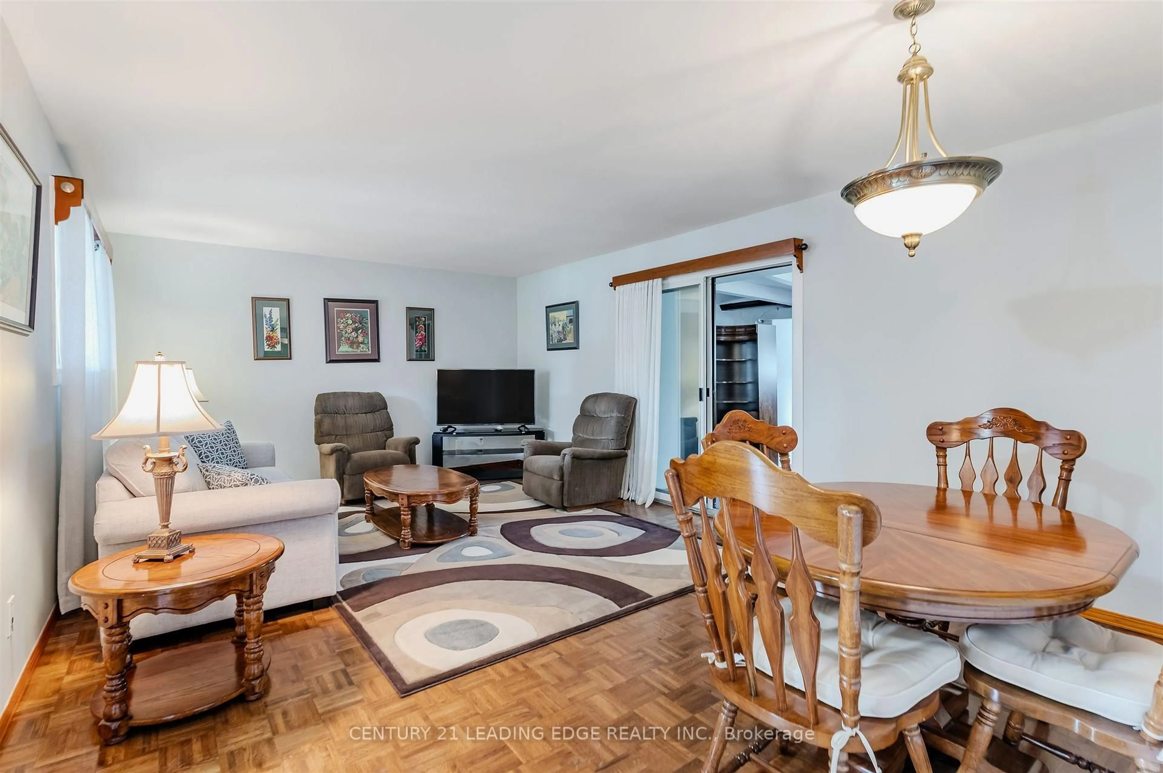 Living room with furniture, unknown for 41 Stanley Crt, Brampton Ontario L6Y 2B1