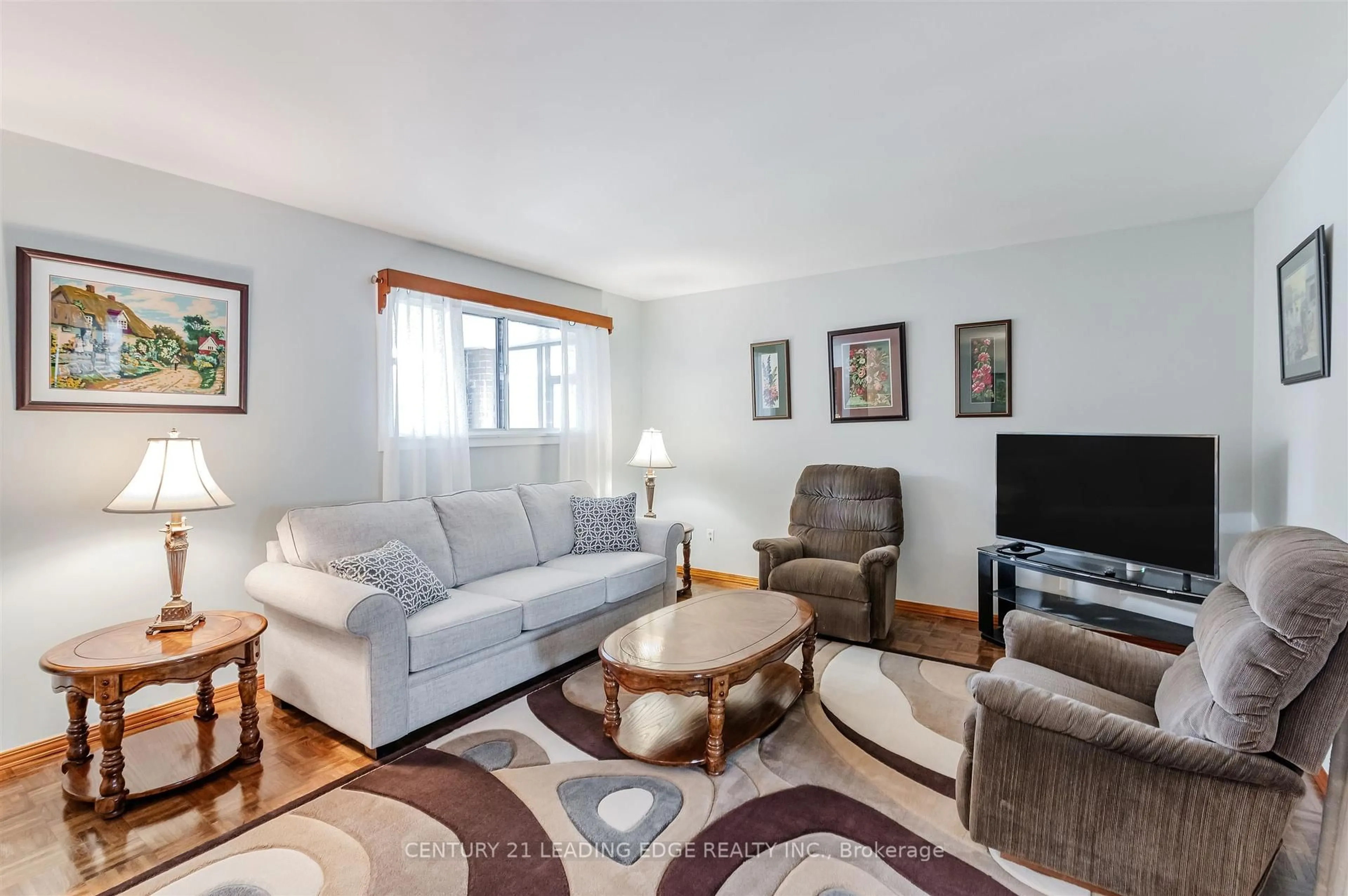 Living room with furniture, unknown for 41 Stanley Crt, Brampton Ontario L6Y 2B1