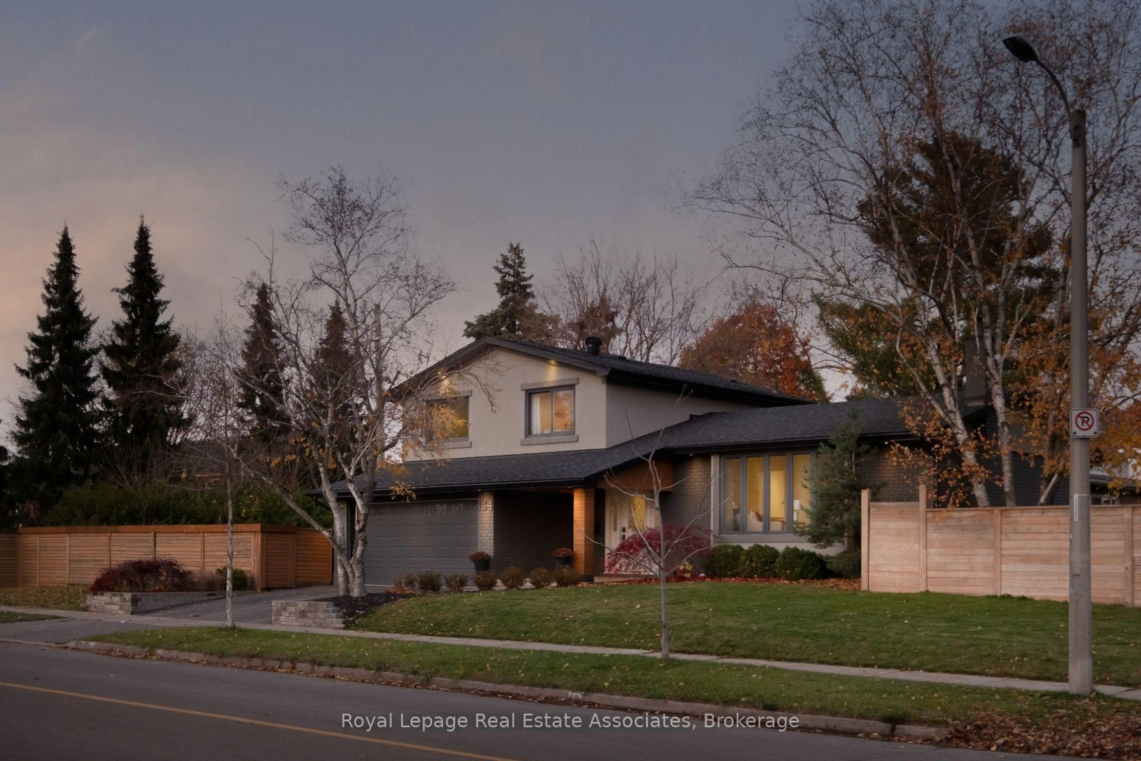 Home with brick exterior material, street for 134 Fairwood Pl, Burlington Ontario L7T 4B6