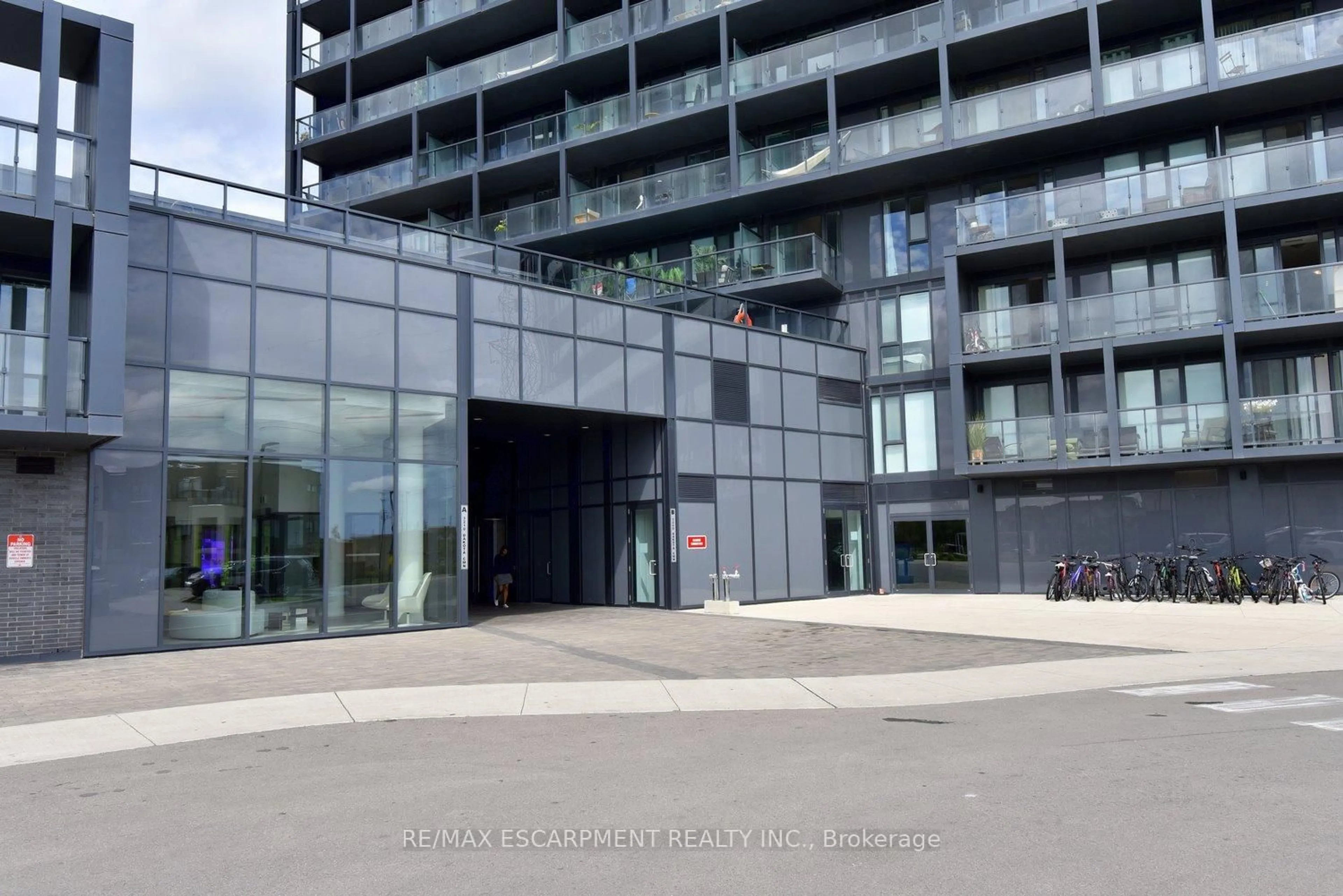 Indoor foyer for 3200 Dakota Common #B1006, Burlington Ontario L7M 2A7