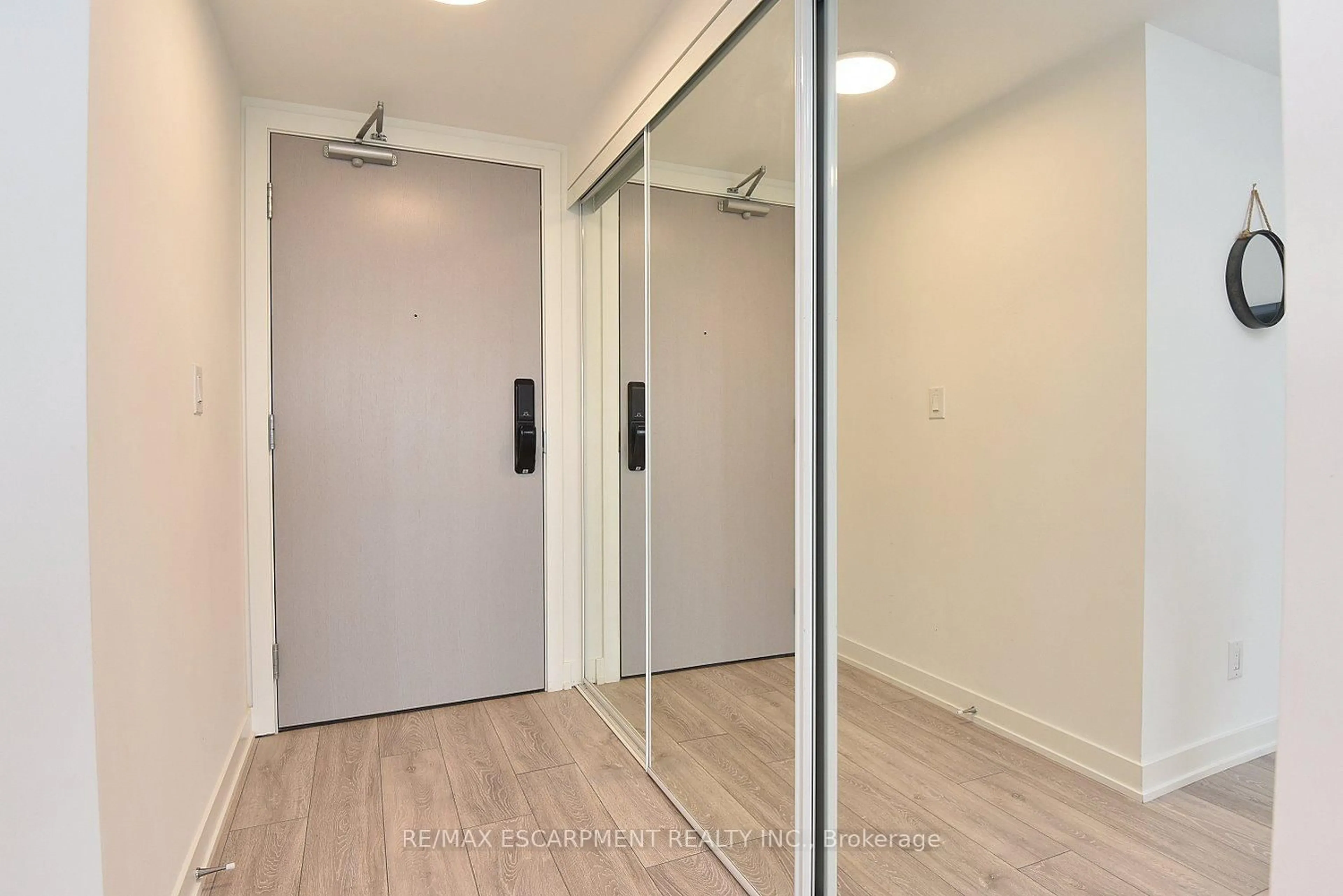 Unknown for 3200 Dakota Common #B1006, Burlington Ontario L7M 2A7