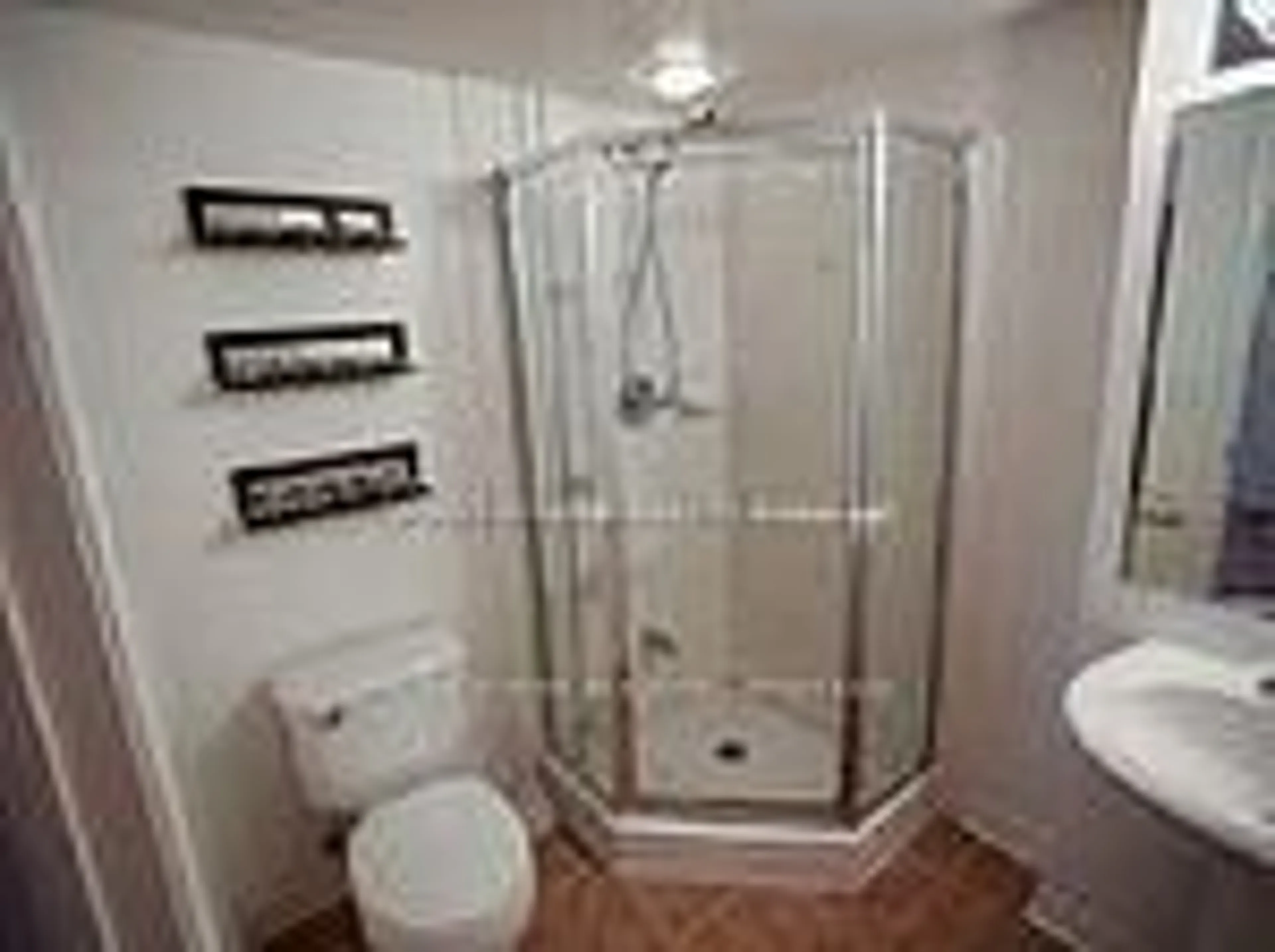 Standard bathroom, ceramic/tile floor for 4090 Living Arts Dr #2306, Mississauga Ontario L5B 4M8