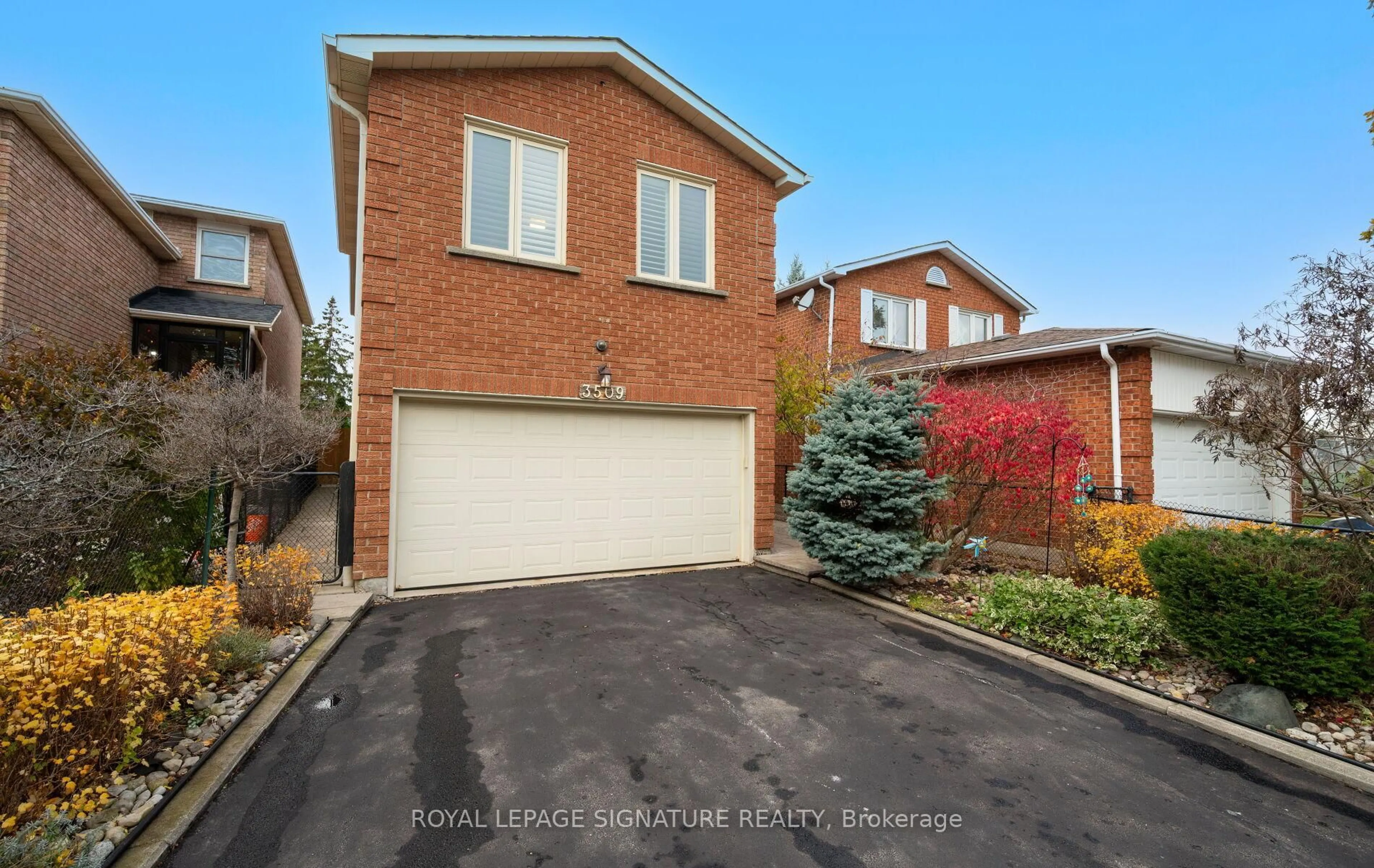 Home with brick exterior material, street for 3509 Woodhurst Cres, Mississauga Ontario L5L 1N5