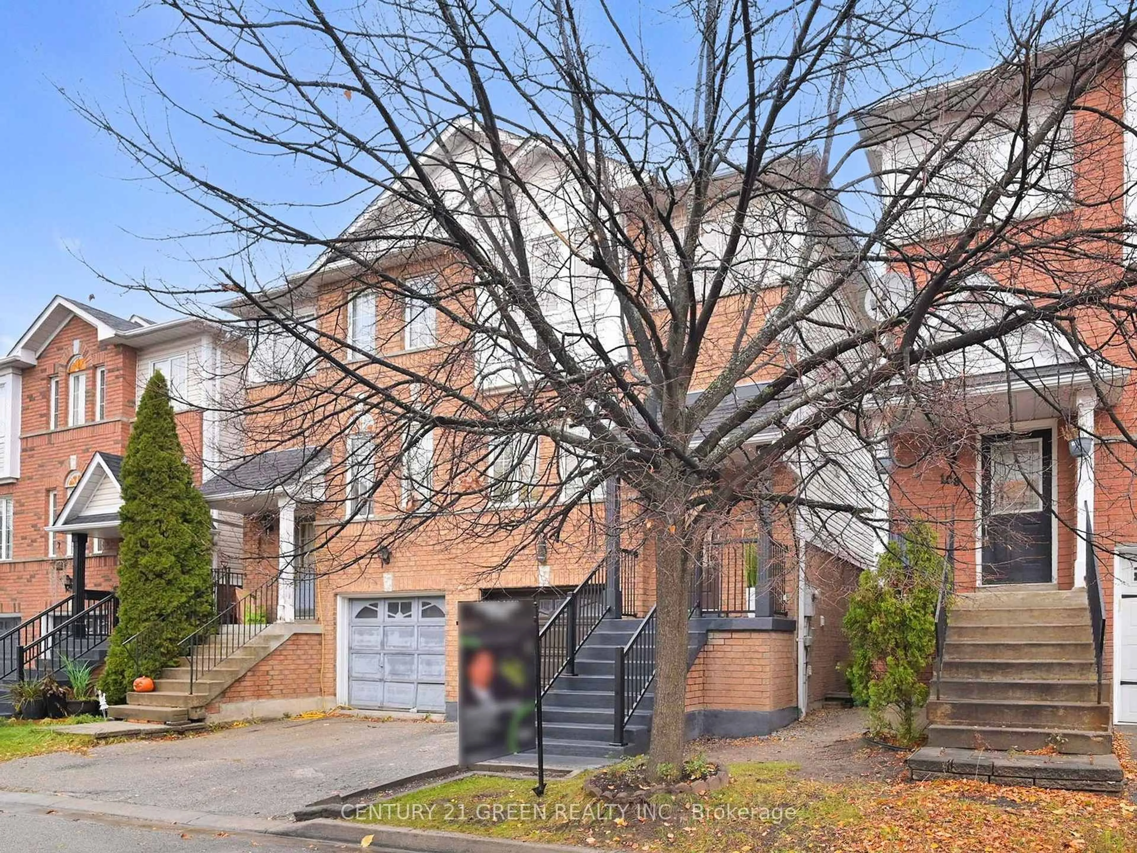 Home with brick exterior material, street for 1480 Britannia Rd #107, Mississauga Ontario L5V 2K4