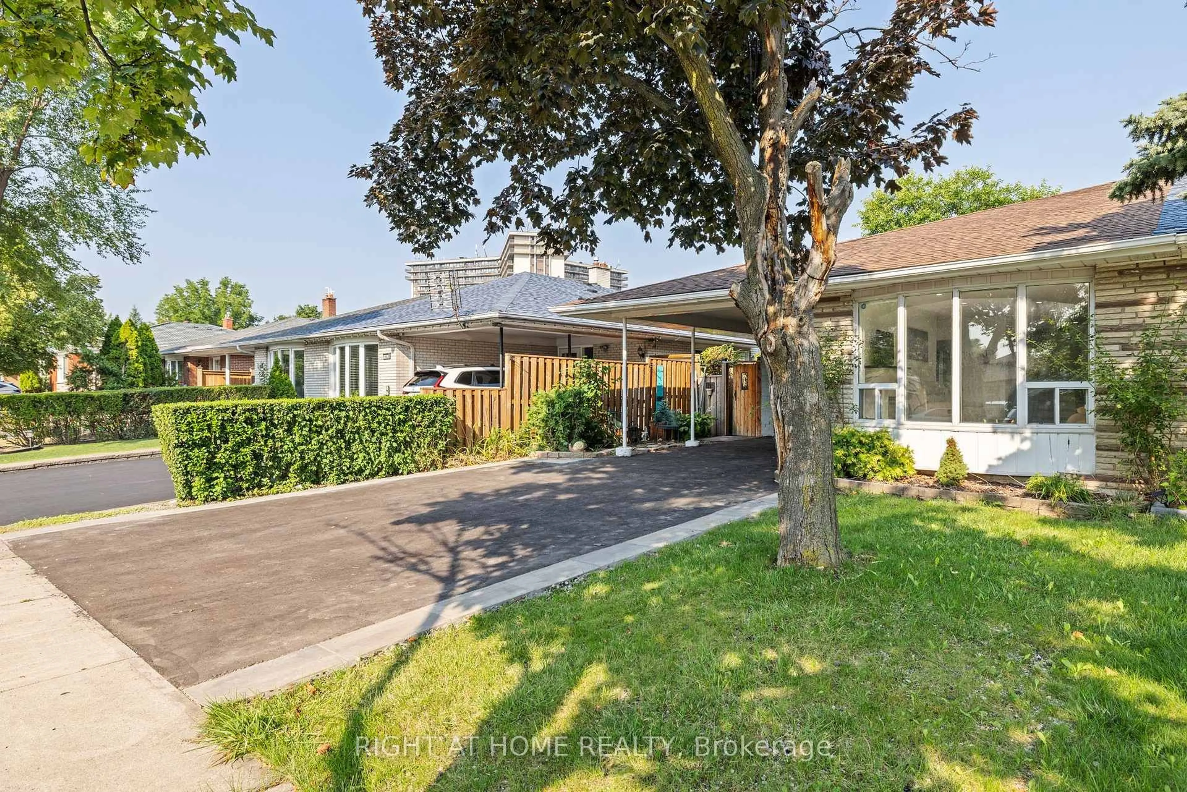 Unknown for 1147 Saturnia Cres, Mississauga Ontario L4Y 2M2