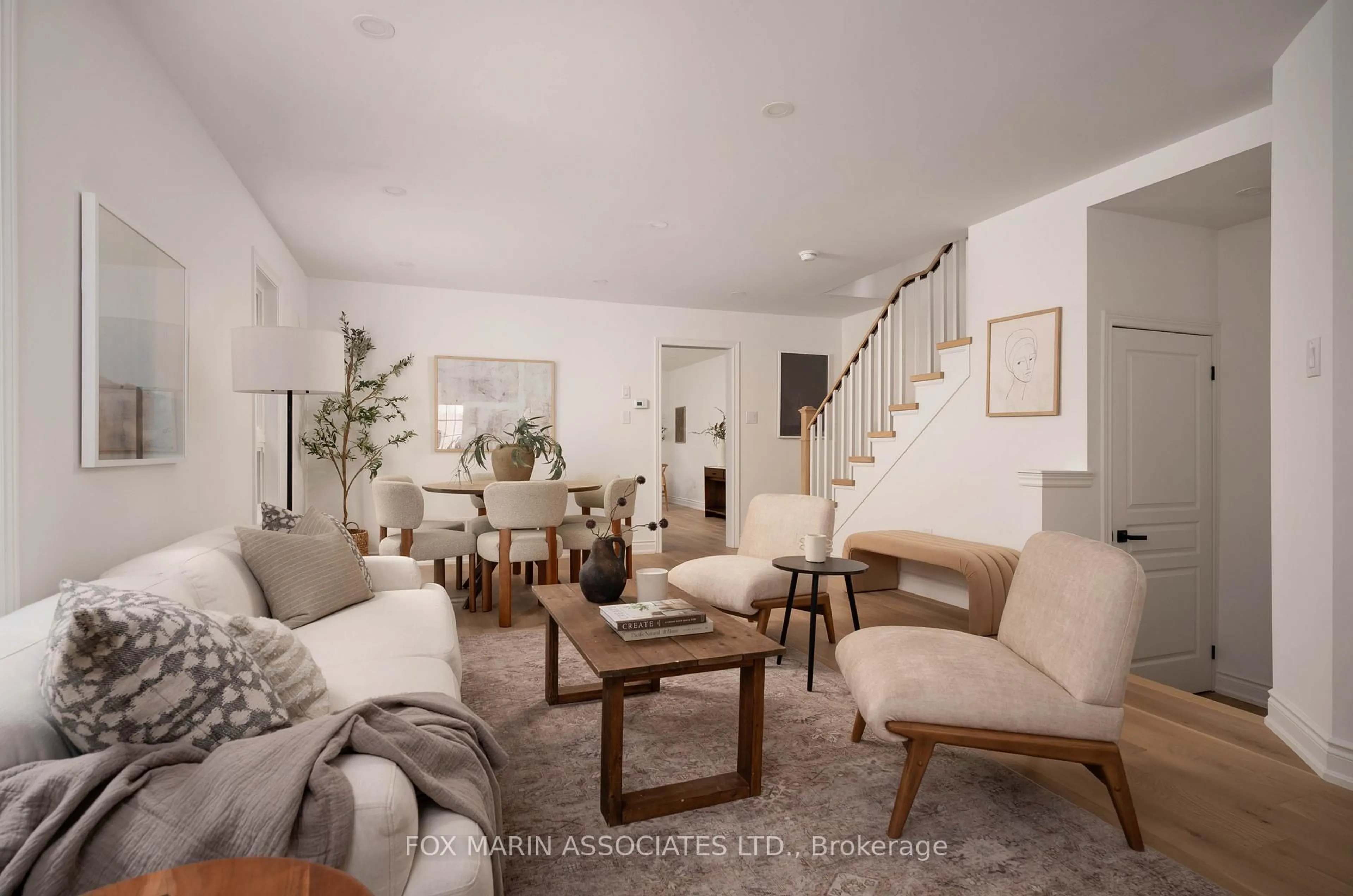 Living room with furniture, unknown for 4027 Coachman Circ, Mississauga Ontario L5M 6Y5