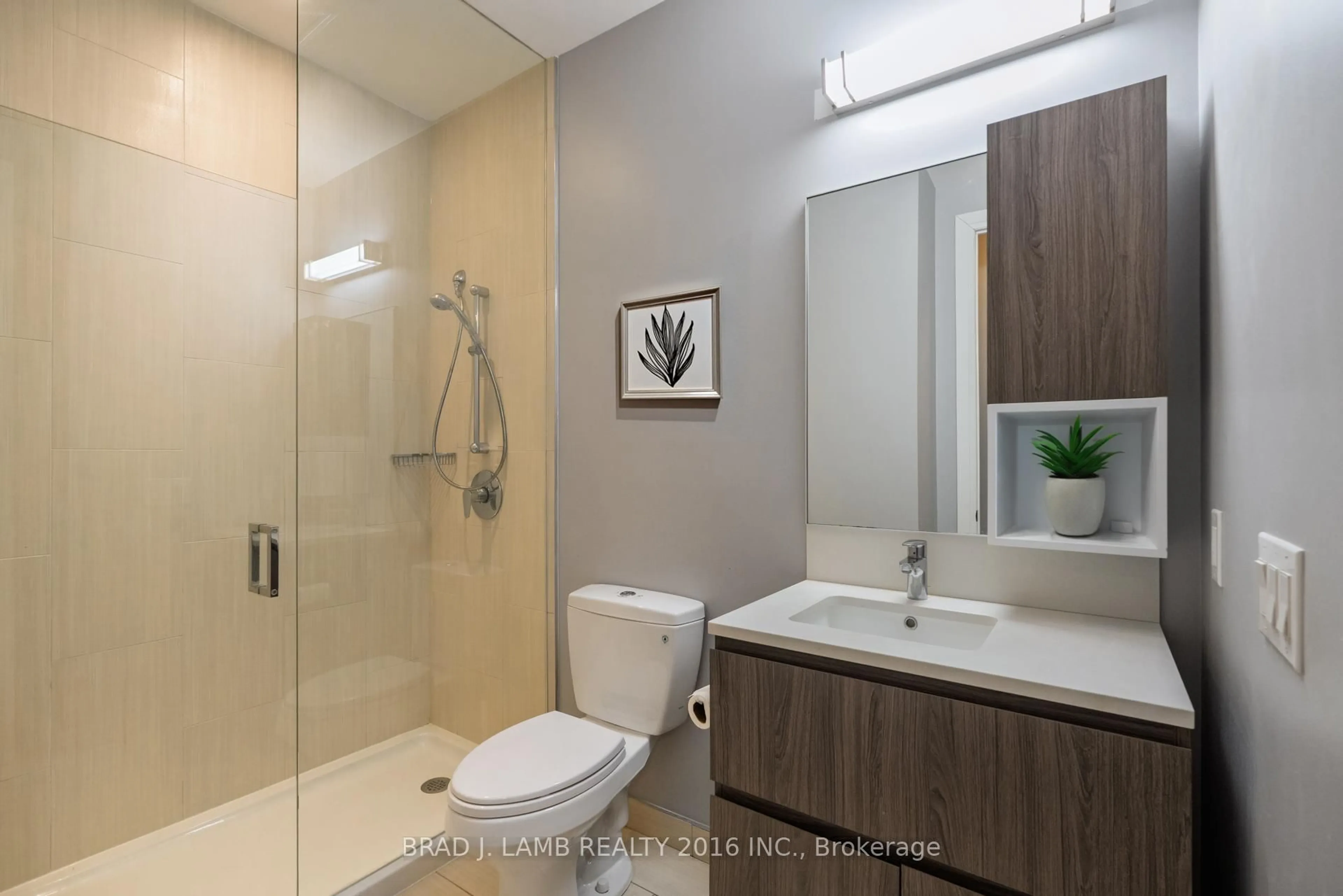 Standard bathroom, ceramic/tile floor for 36 Park Lawn Rd #LPH #4303, Toronto Ontario M8V 0E5