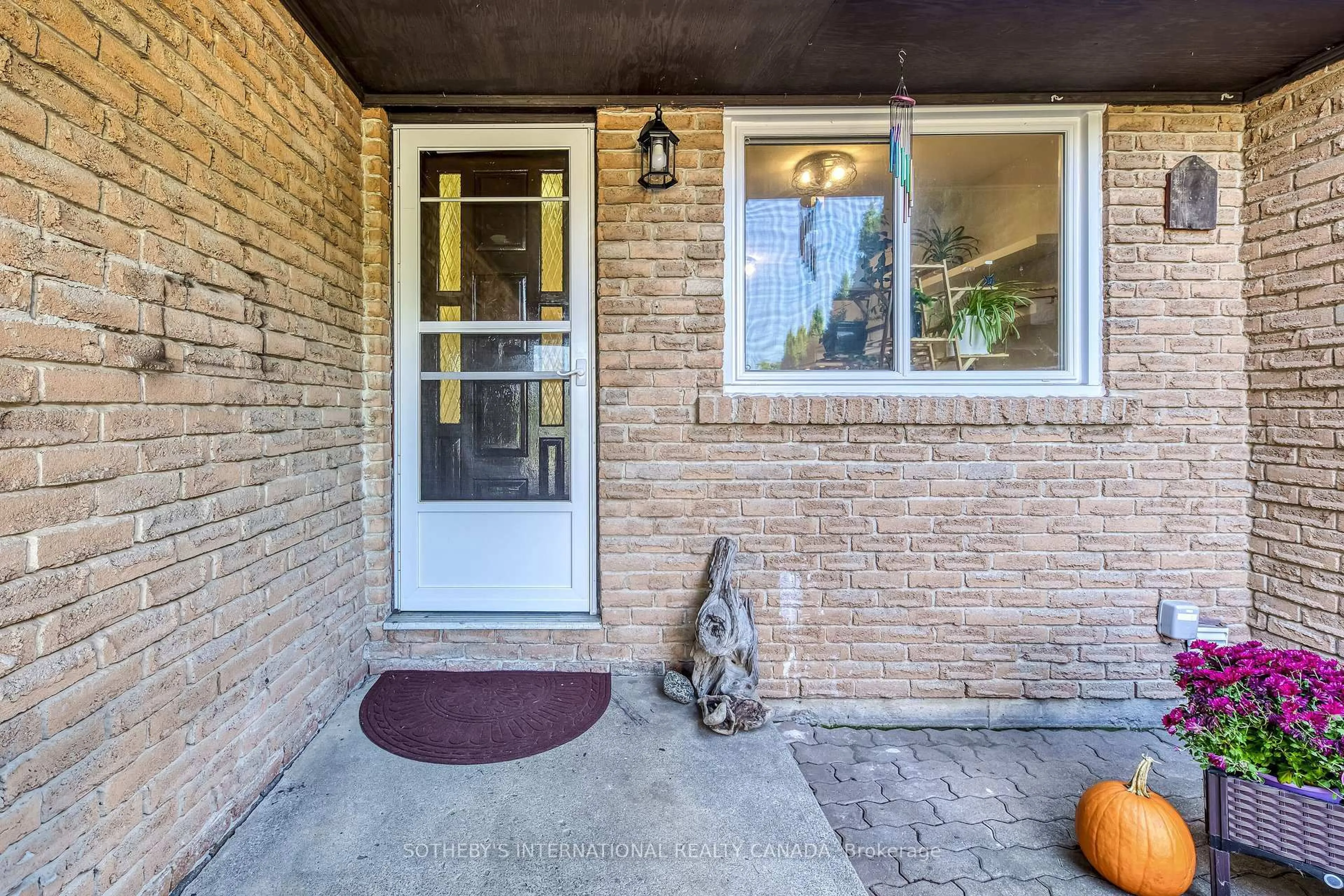 Indoor entryway for 88 Harridine Rd, Brampton Ontario L6X 2X2