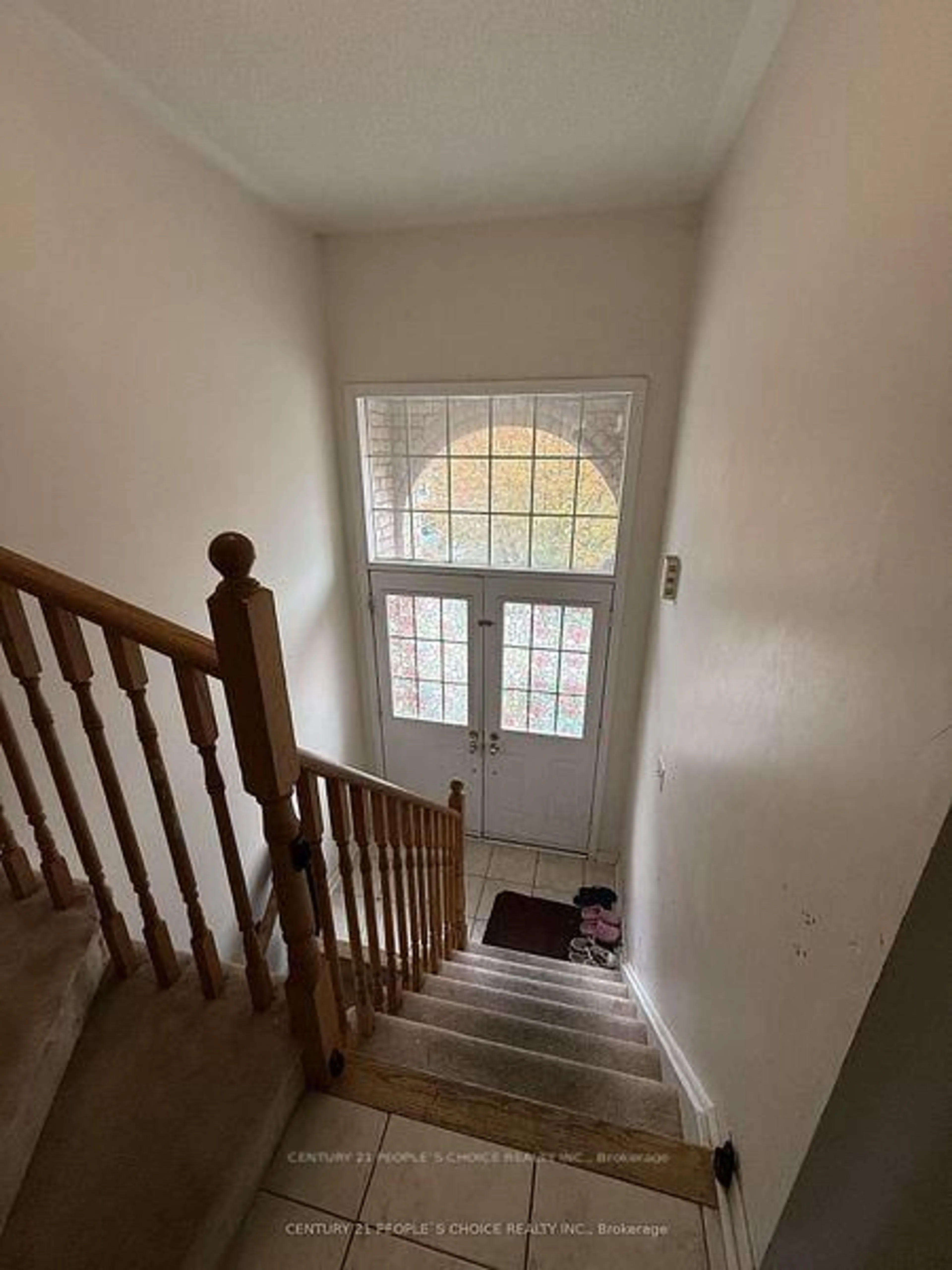 Stairs for 5797 Tiz Rd, Mississauga Ontario L5R 0B4
