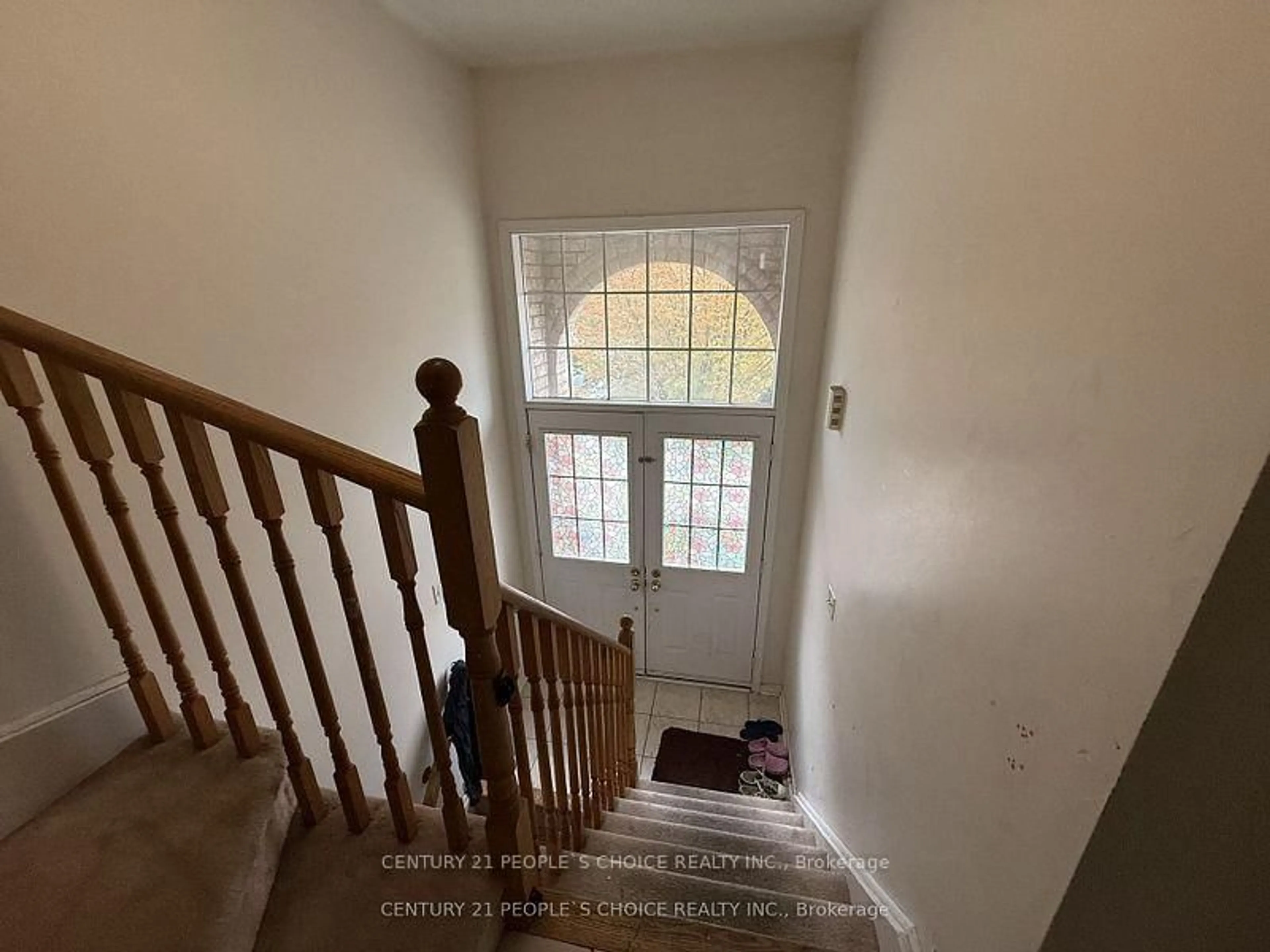 Indoor entryway for 5797 Tiz Rd, Mississauga Ontario L5R 0B4