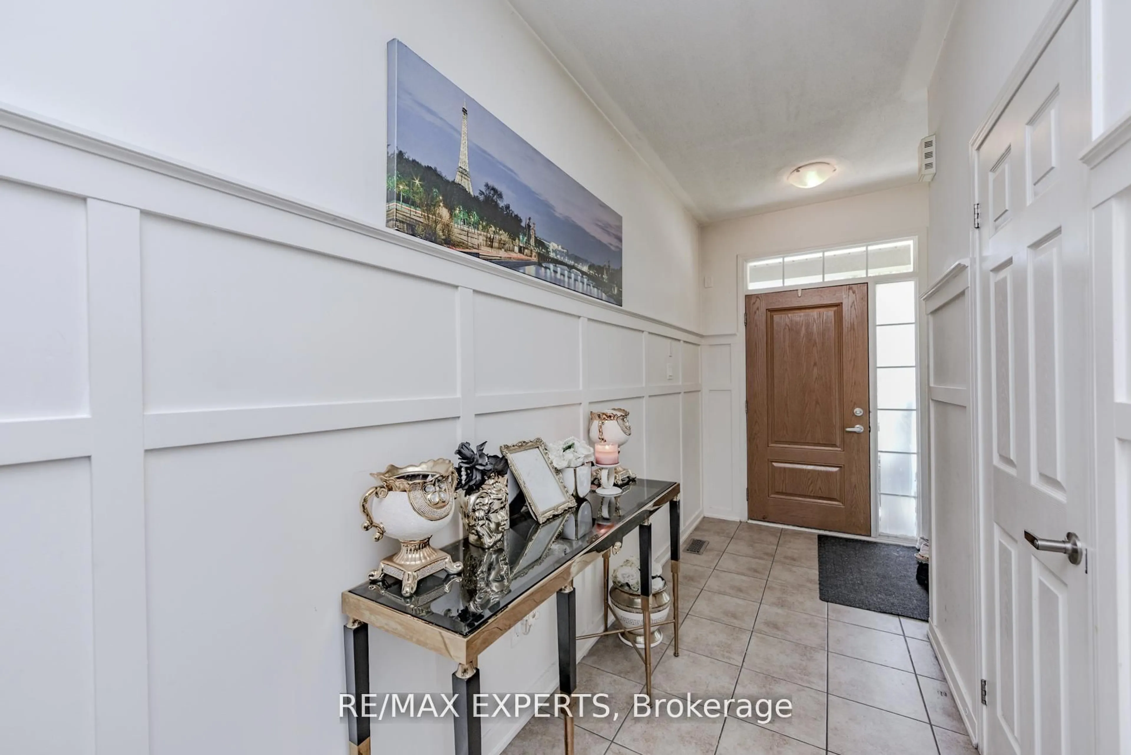 Indoor entryway for 78 Honeyview Tr, Brampton Ontario L6P 4A3