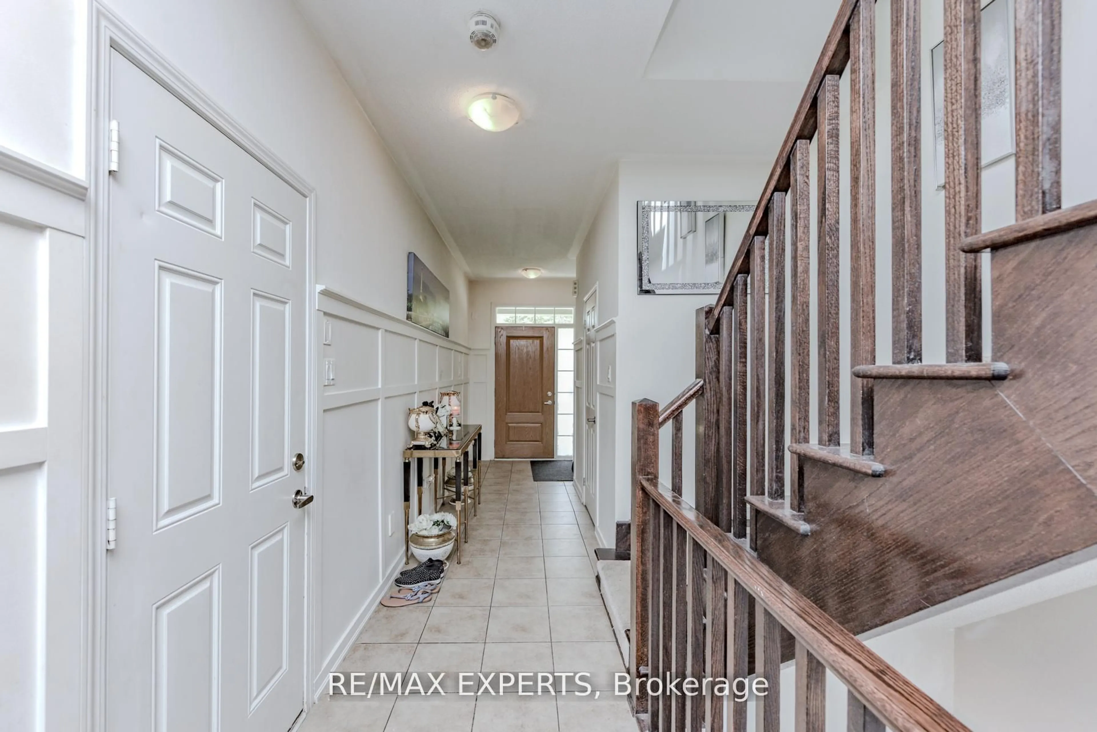 Indoor entryway for 78 Honeyview Tr, Brampton Ontario L6P 4A3