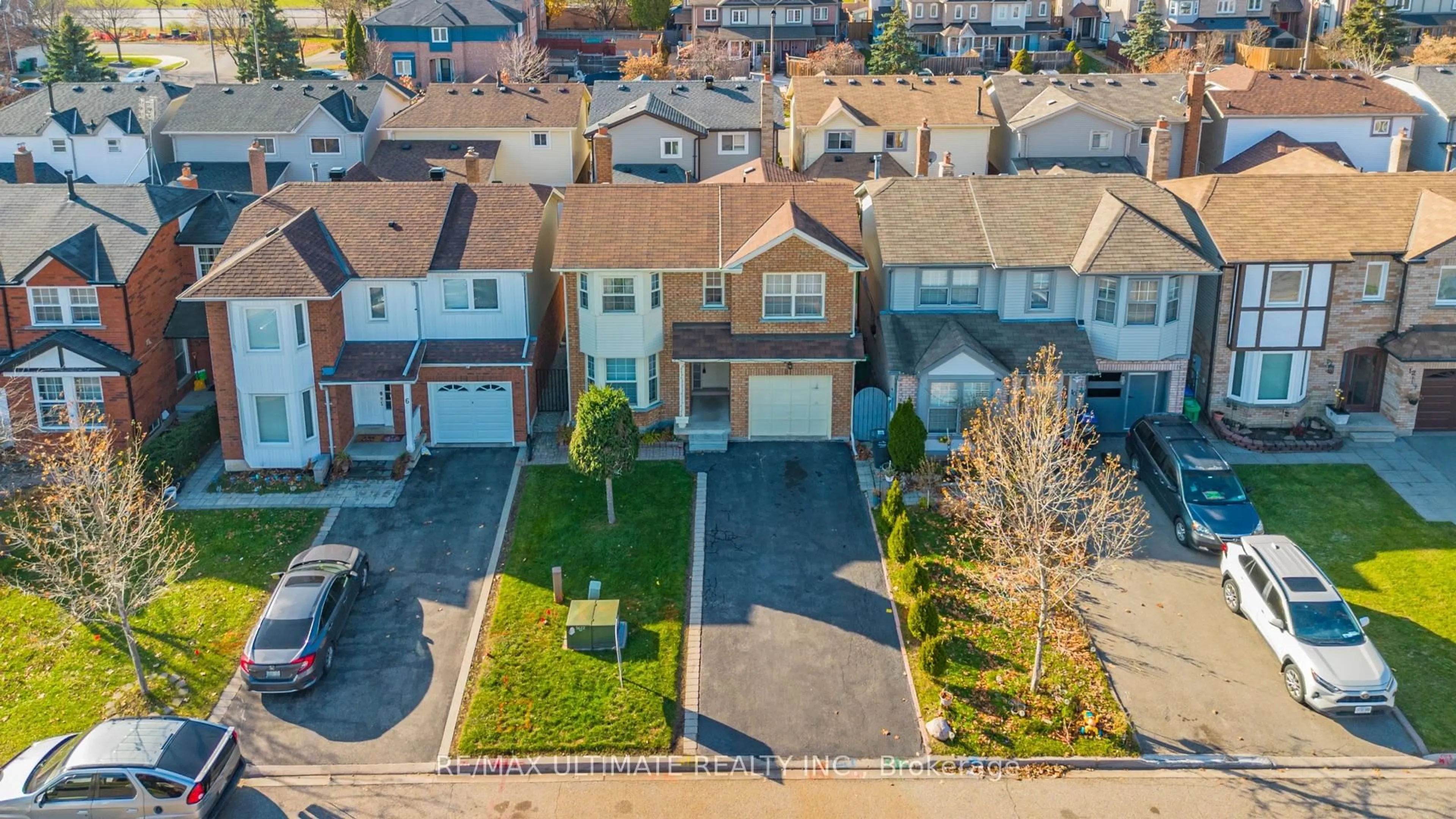 A pic from outside/outdoor area/front of a property/back of a property/a pic from drone, street for 8 Chipmunk Cres, Brampton Ontario L6R 1B8