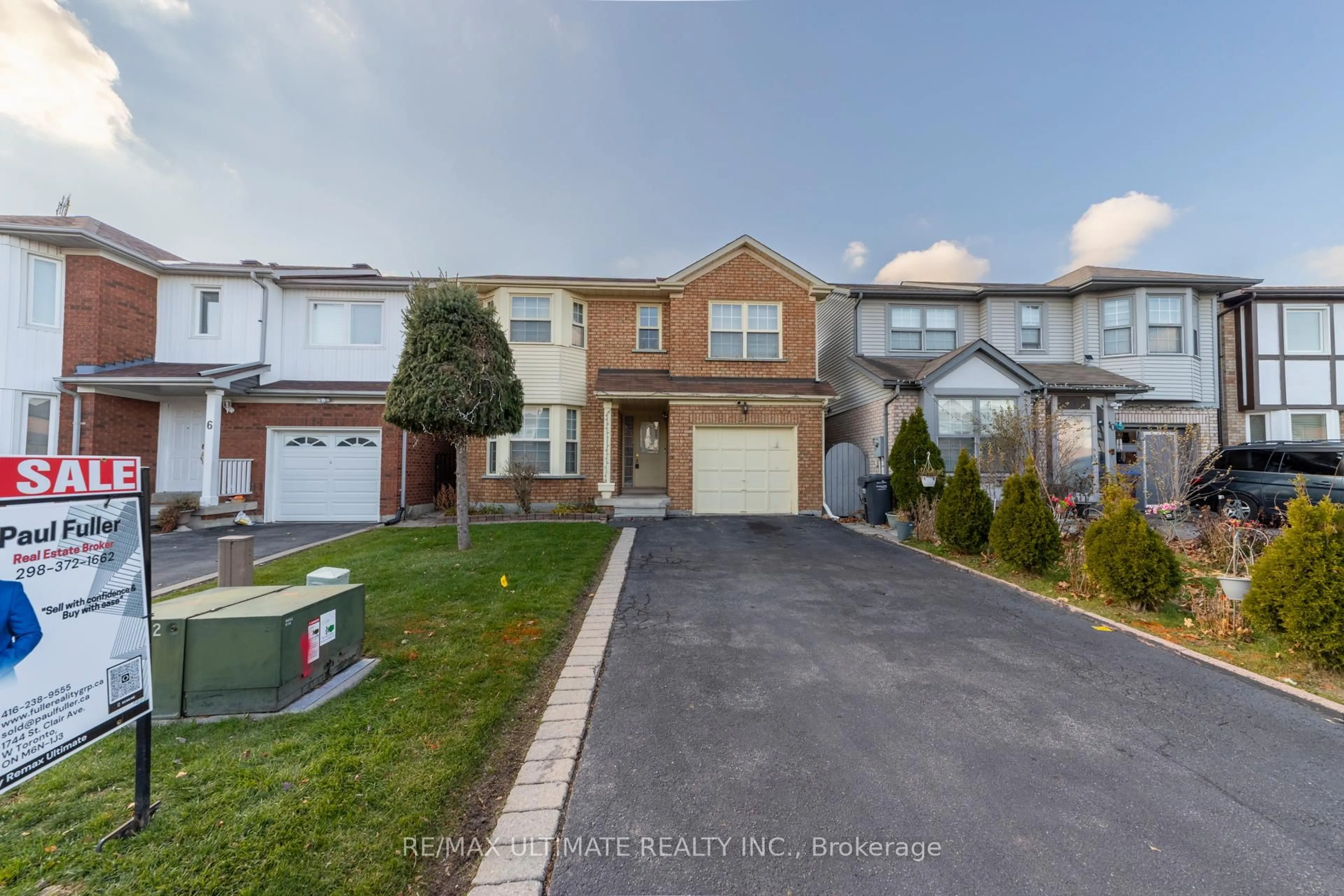 A pic from outside/outdoor area/front of a property/back of a property/a pic from drone, street for 8 Chipmunk Cres, Brampton Ontario L6R 1B8