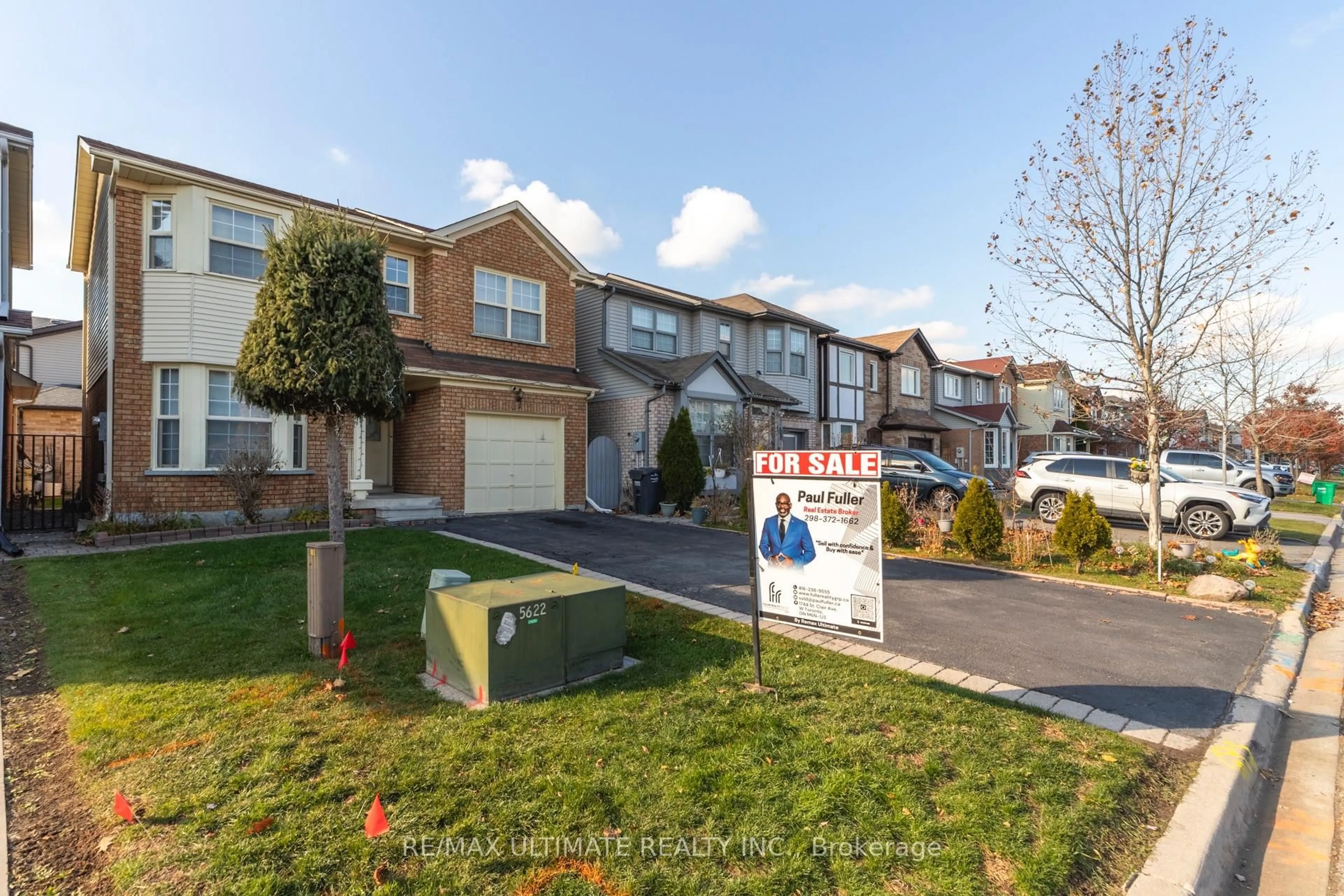 A pic from outside/outdoor area/front of a property/back of a property/a pic from drone, street for 8 Chipmunk Cres, Brampton Ontario L6R 1B8