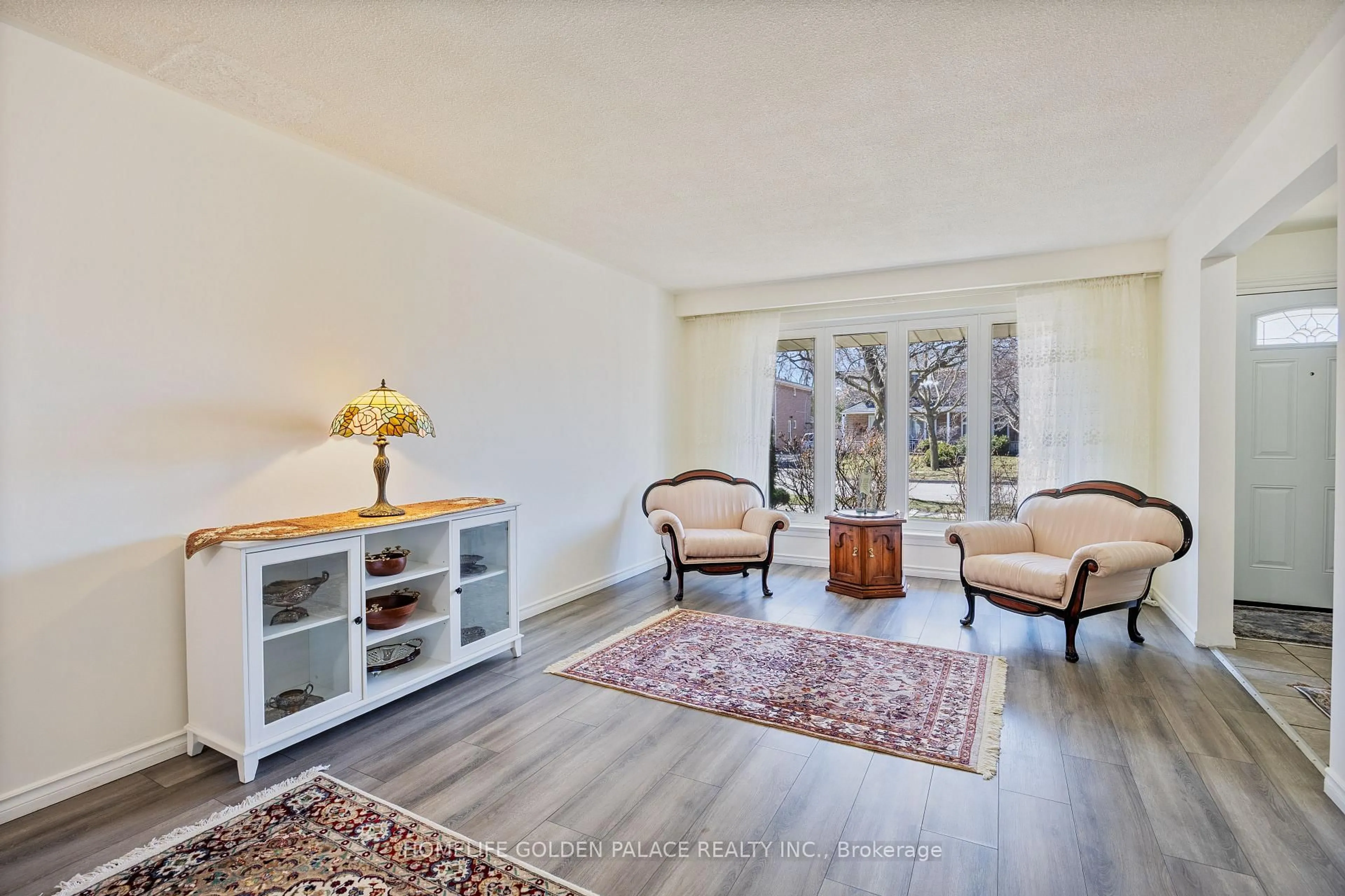 Living room with furniture, unknown for 435 Melores Dr, Burlington Ontario L7L 4V3