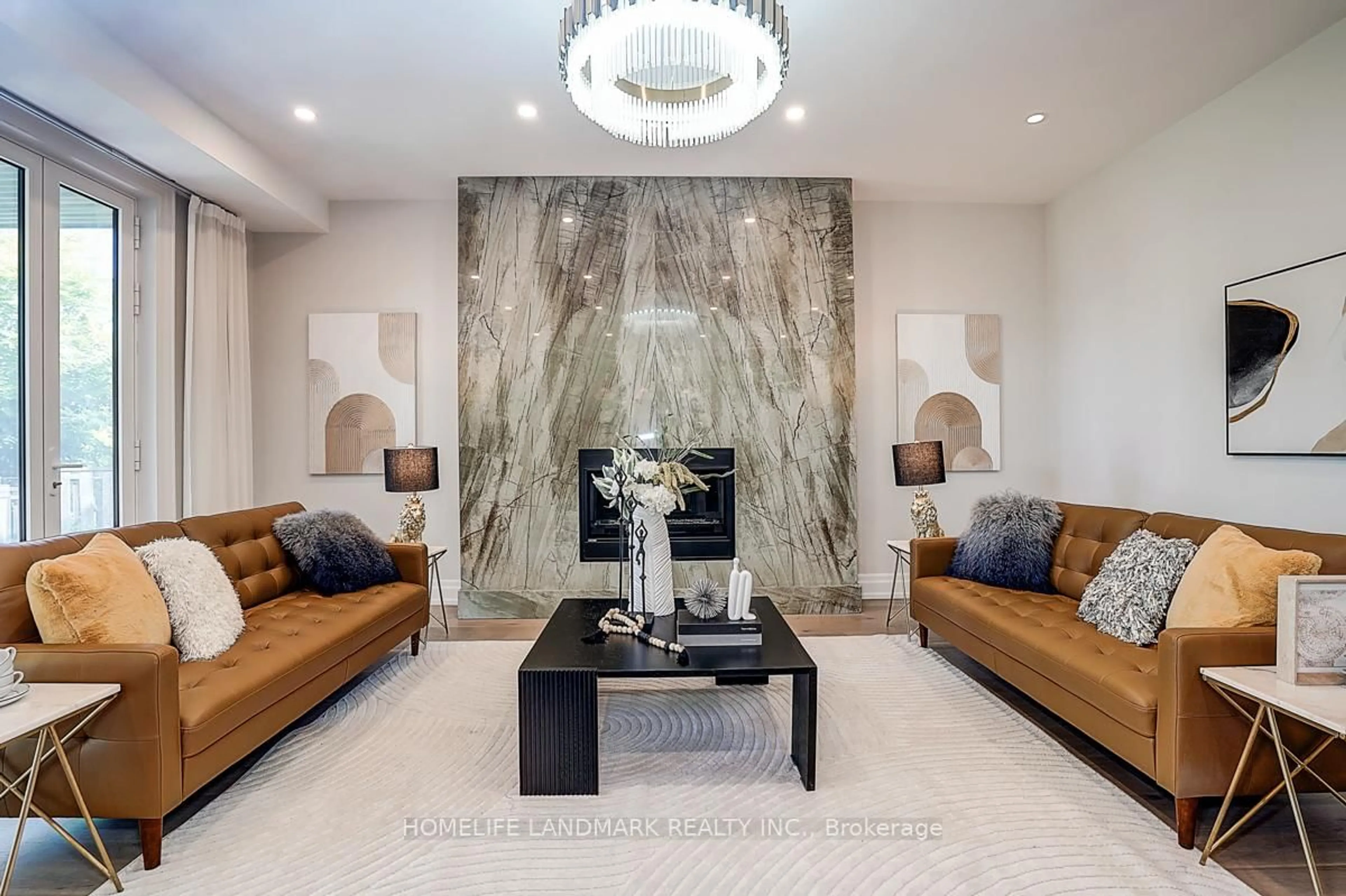 Lobby for 937 Goodwin Rd, Mississauga Ontario L5G 4J9