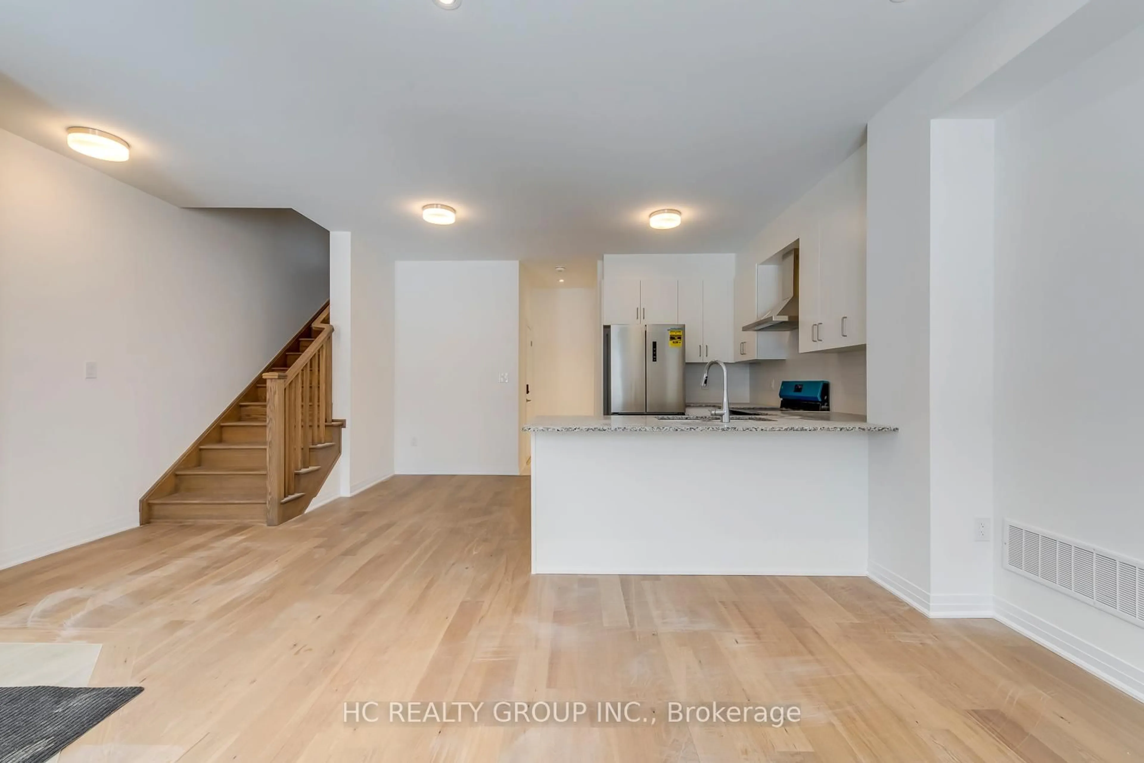 Open concept kitchen, wood/laminate floor for 3219 Crystal Dr, Oakville Ontario L6M 5S8