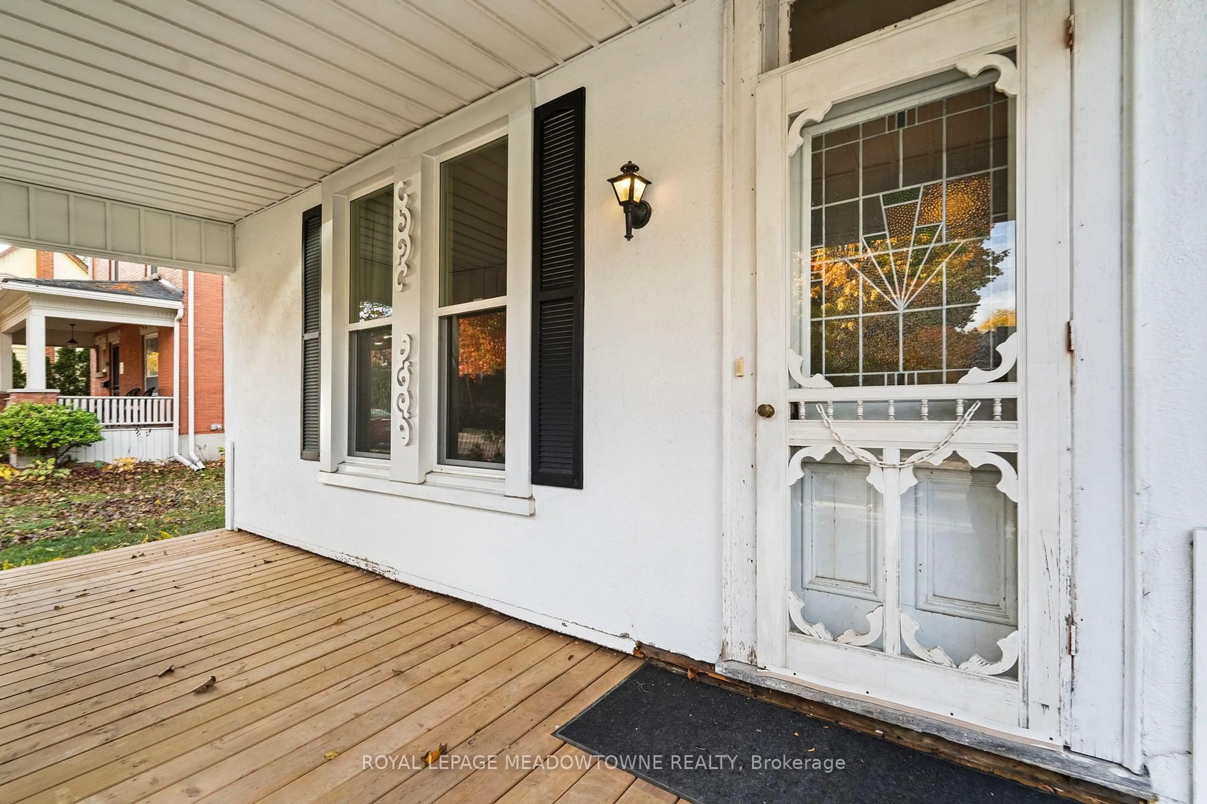 Indoor entryway for 229 Queen St, Milton Ontario L9T 1K3