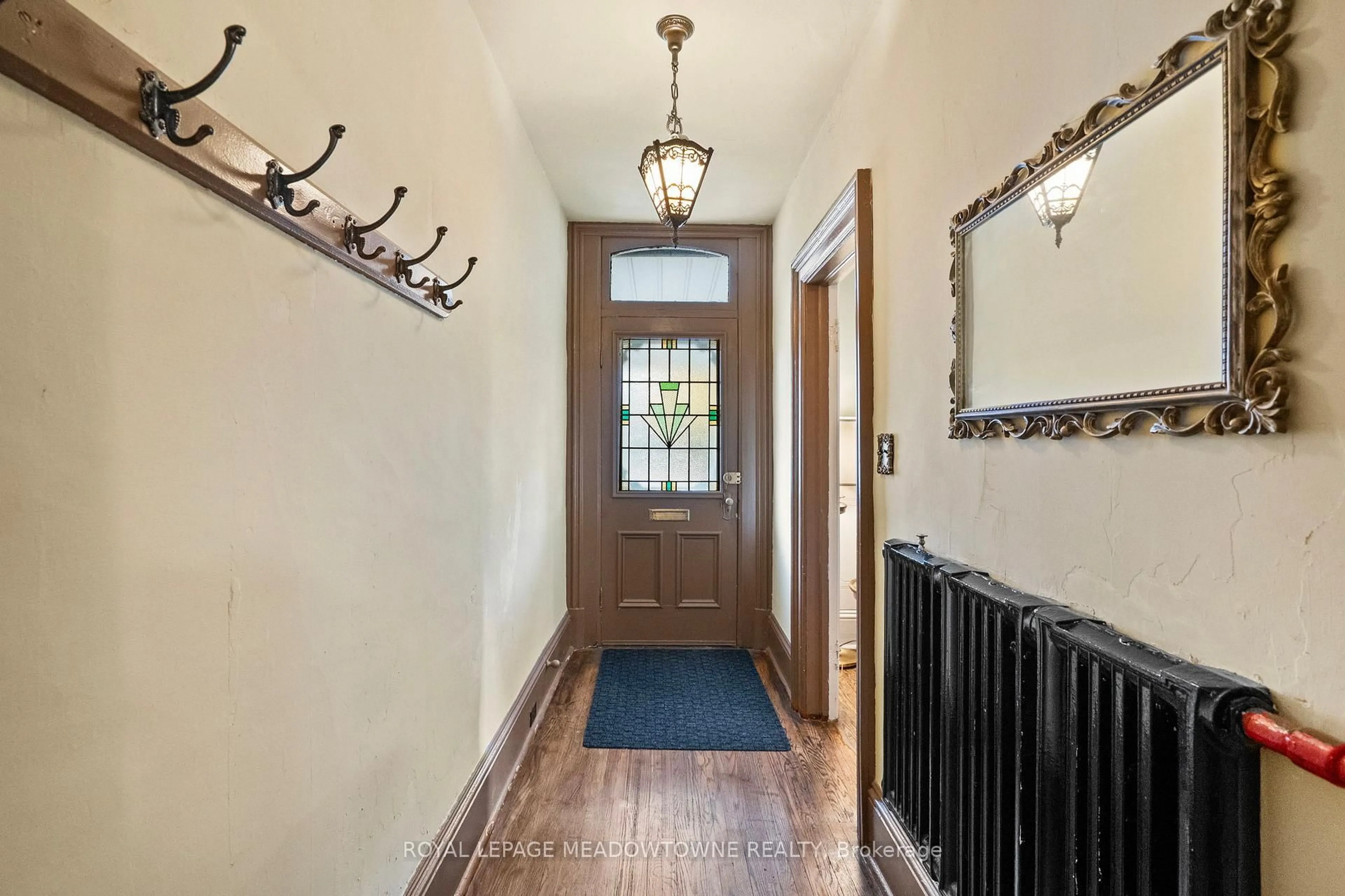 Indoor entryway for 229 Queen St, Milton Ontario L9T 1K3