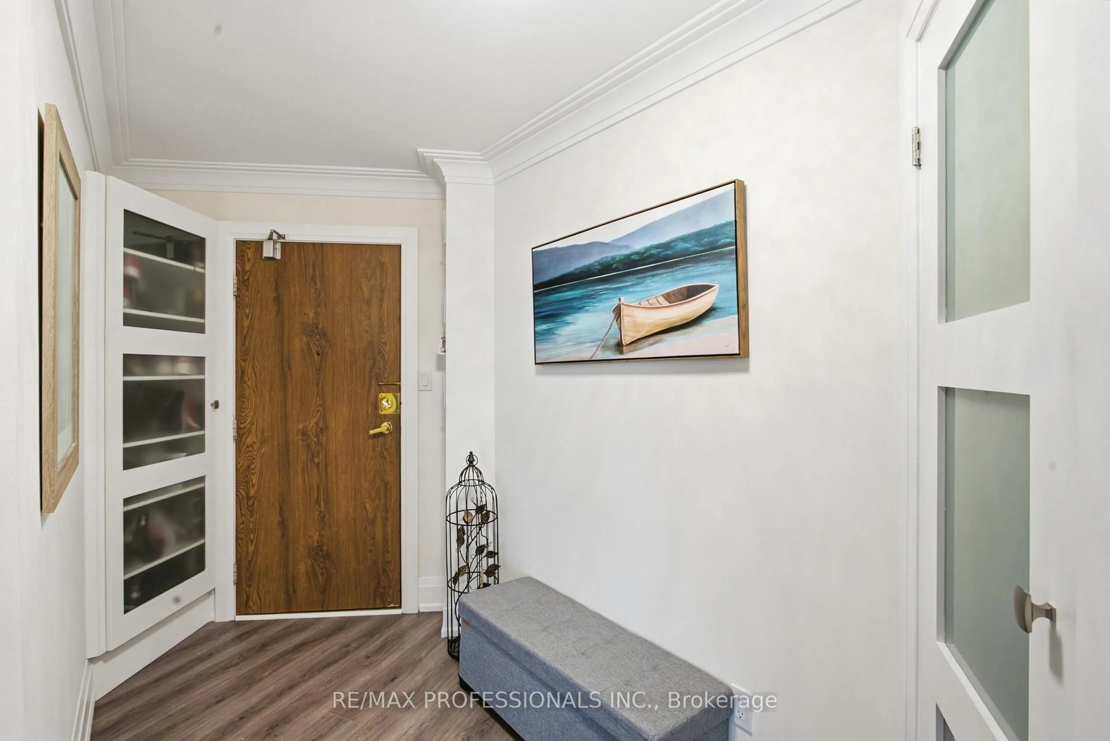 Indoor entryway for 2000 Islington Ave #1410, Toronto Ontario M9P 3S7