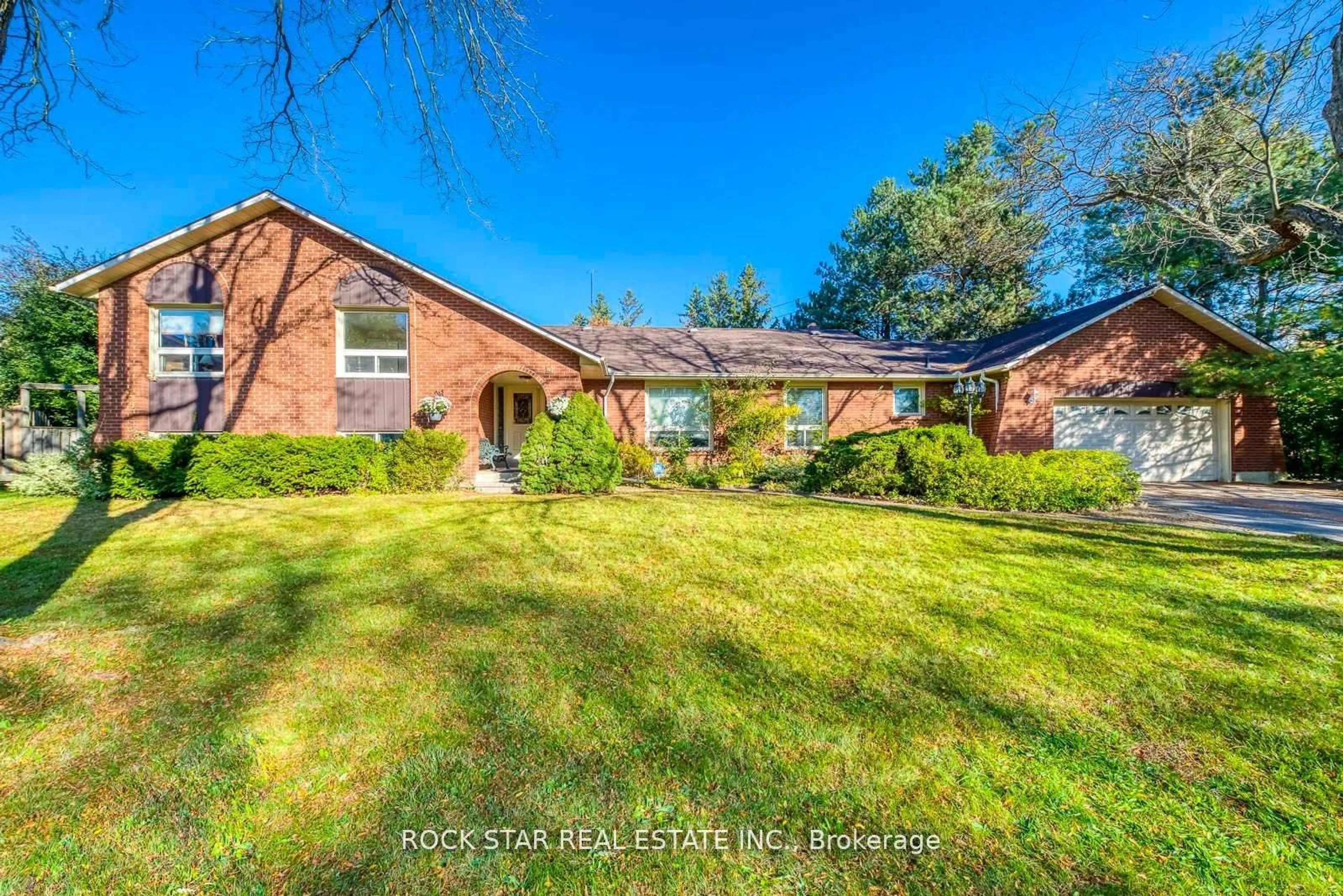 A pic from outside/outdoor area/front of a property/back of a property/a pic from drone, unknown for 14 Cairnmore Crt, Brampton Ontario L6Z 1T6