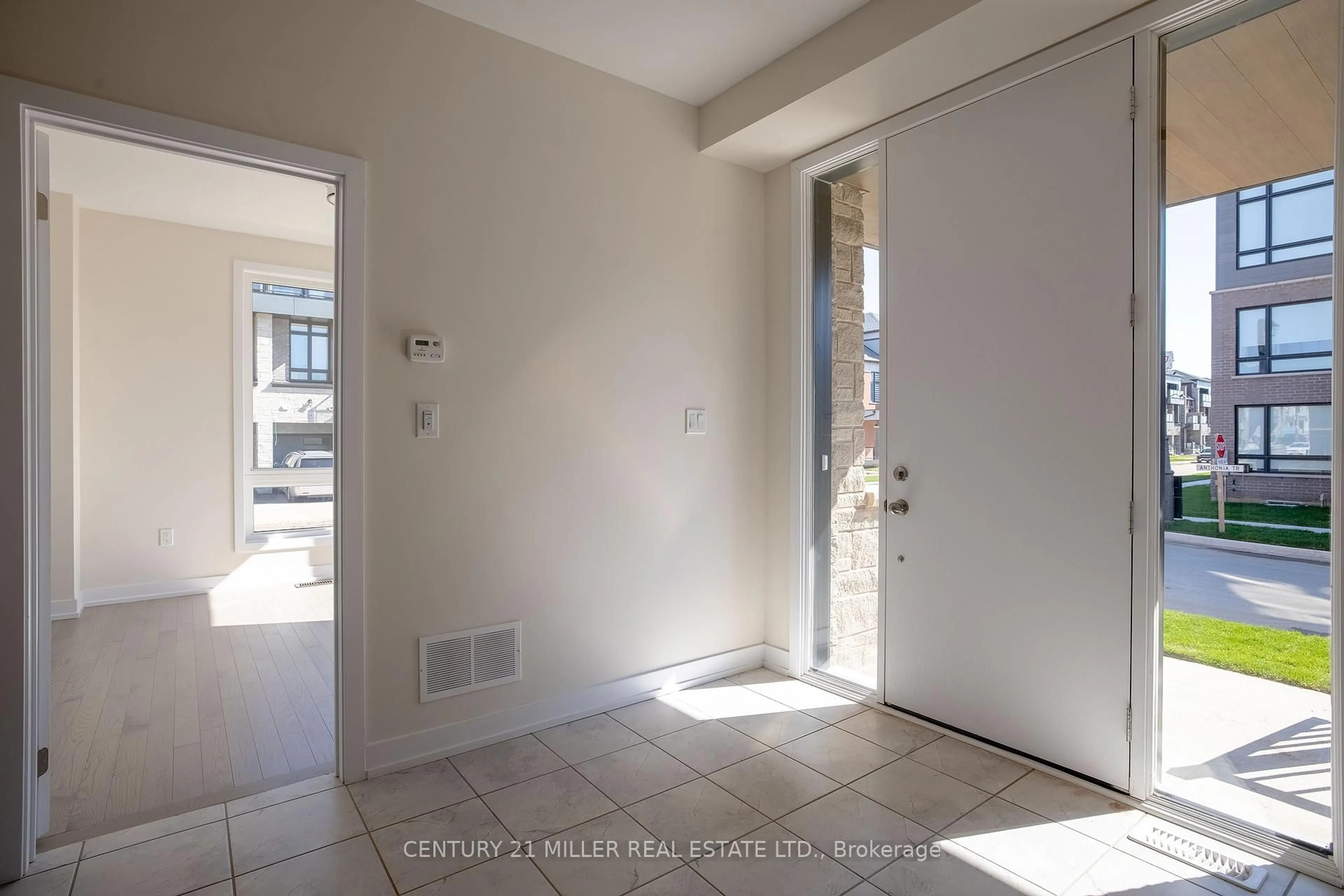 Indoor entryway for 1341 Anthonia Tr, Oakville Ontario L6H 7G1