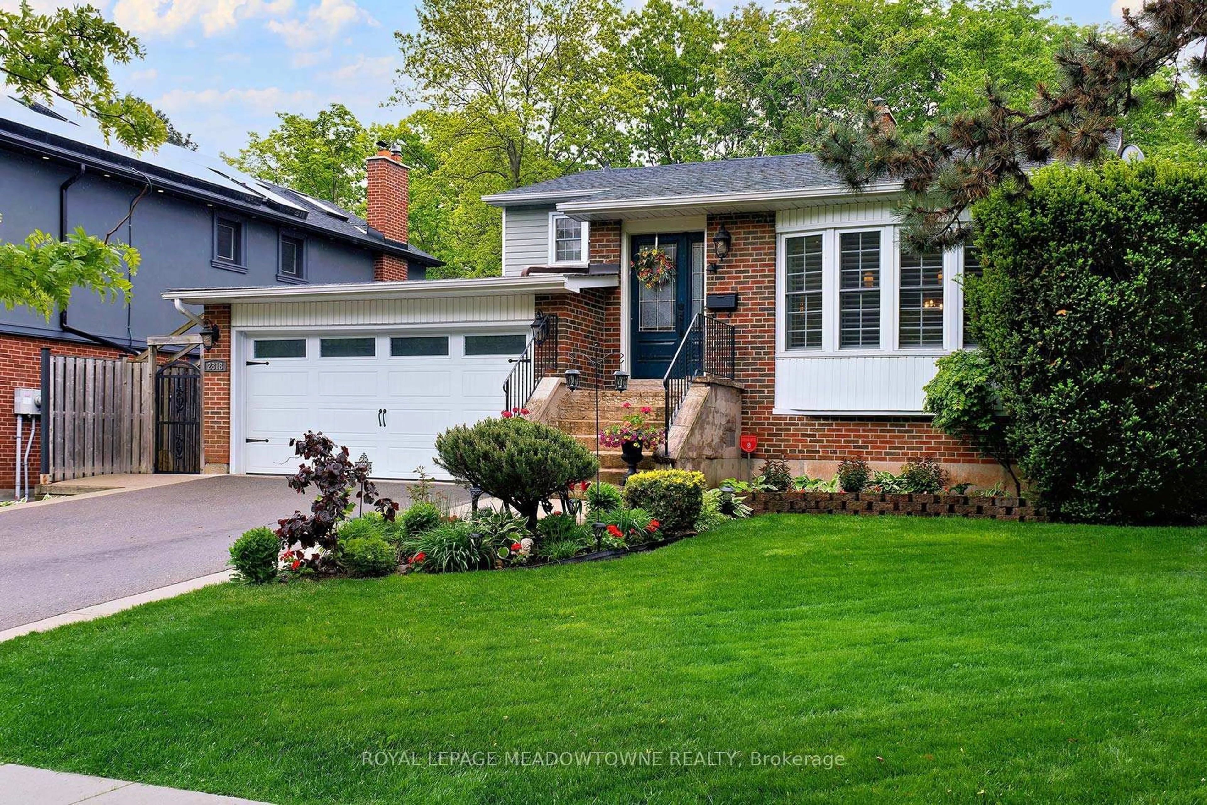 Home with brick exterior material, street for 2818 Folkway Dr, Mississauga Ontario L5L 2H9