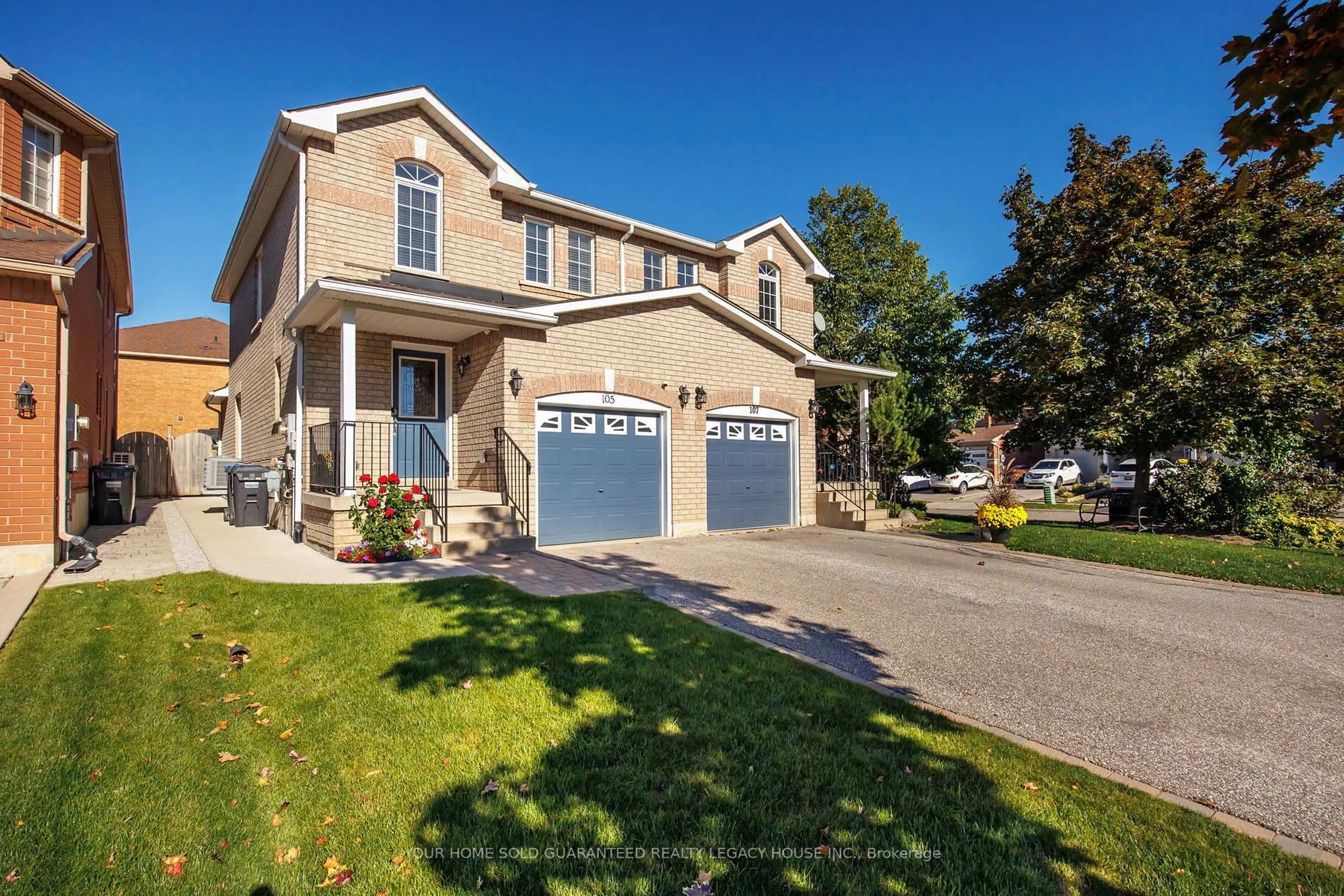 Home with vinyl exterior material, street for 105 Knoll Haven Circ, Caledon Ontario L7E 2V1