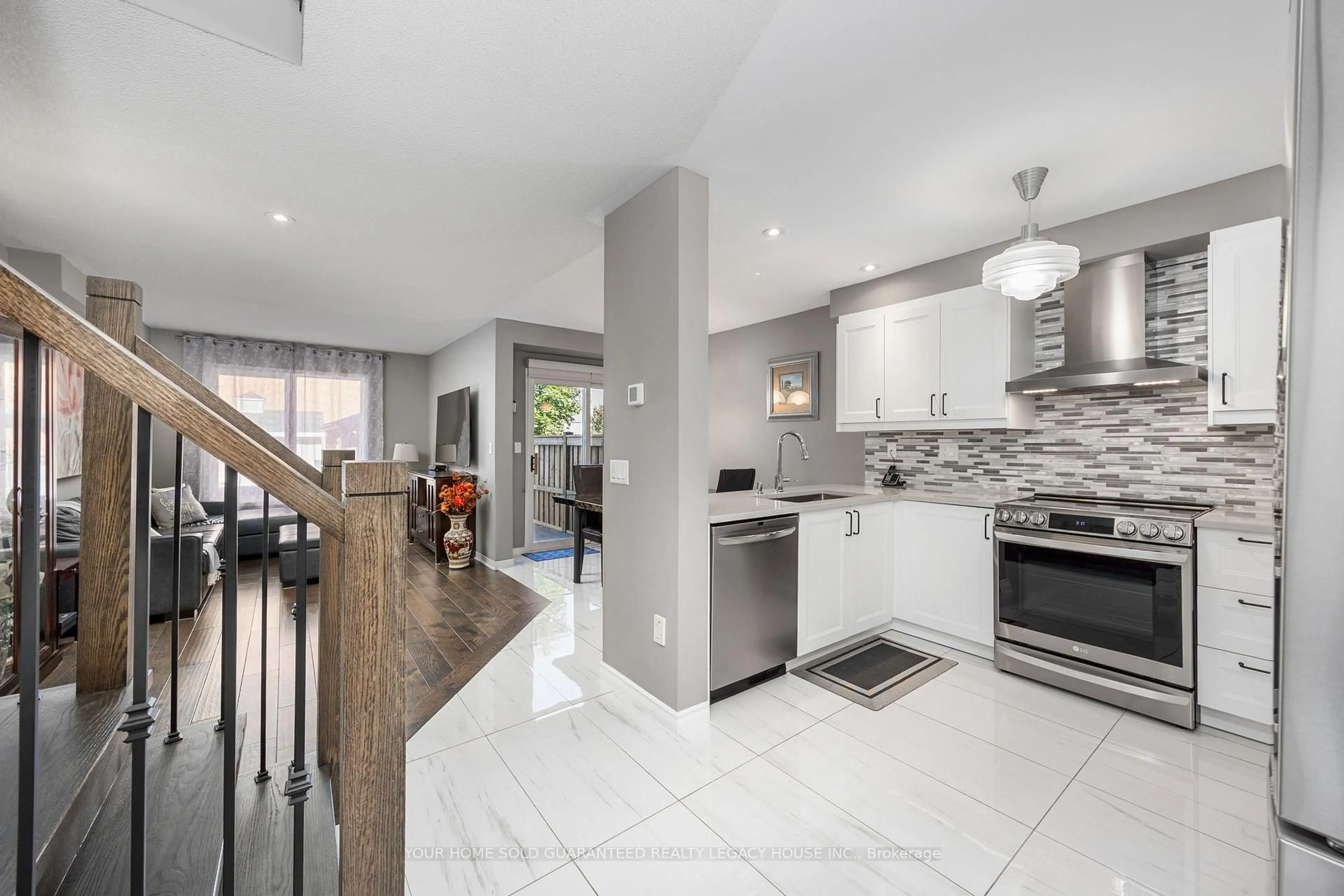 Open concept kitchen, ceramic/tile floor for 105 Knoll Haven Circ, Caledon Ontario L7E 2V1