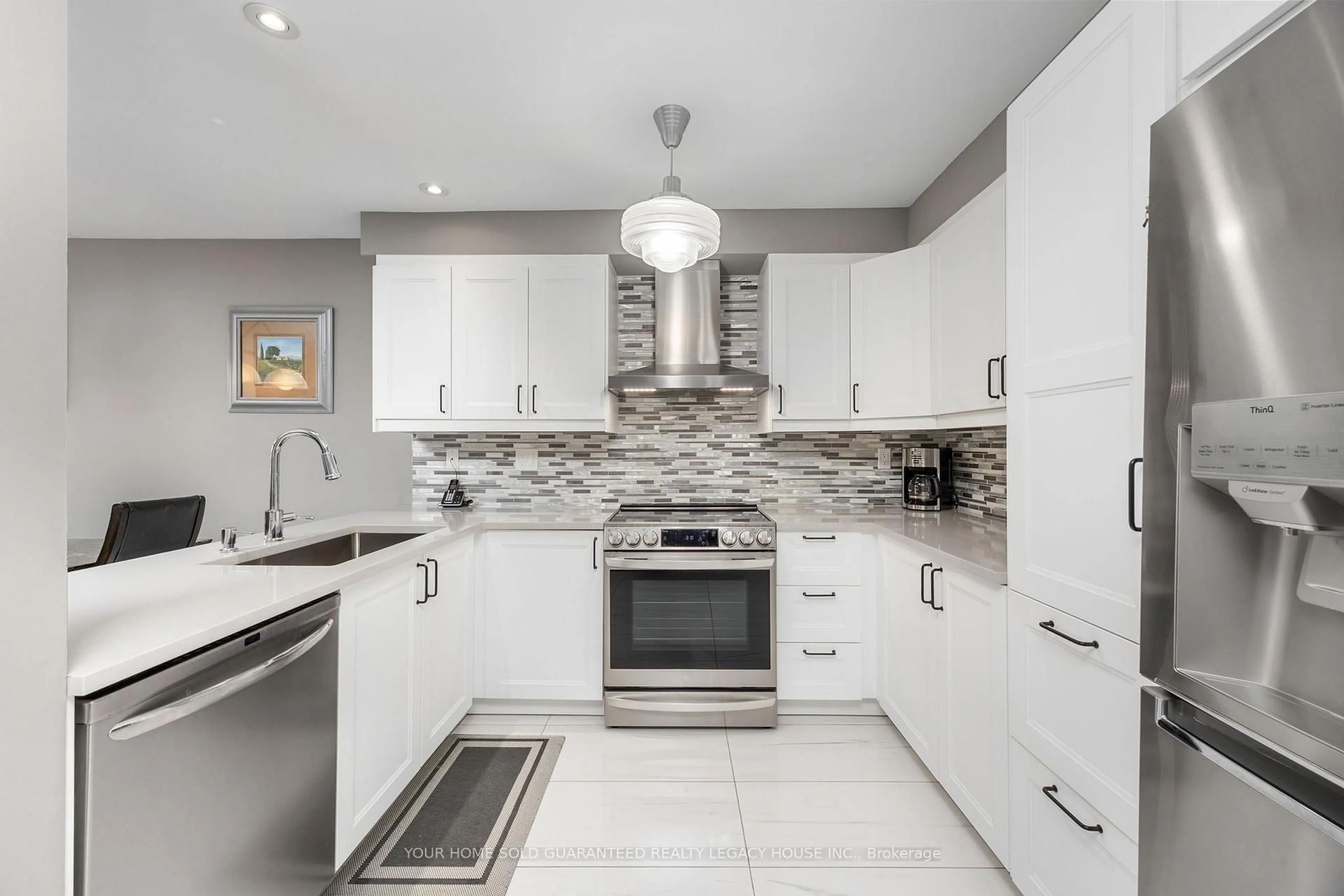 Contemporary kitchen, ceramic/tile floor for 105 Knoll Haven Circ, Caledon Ontario L7E 2V1