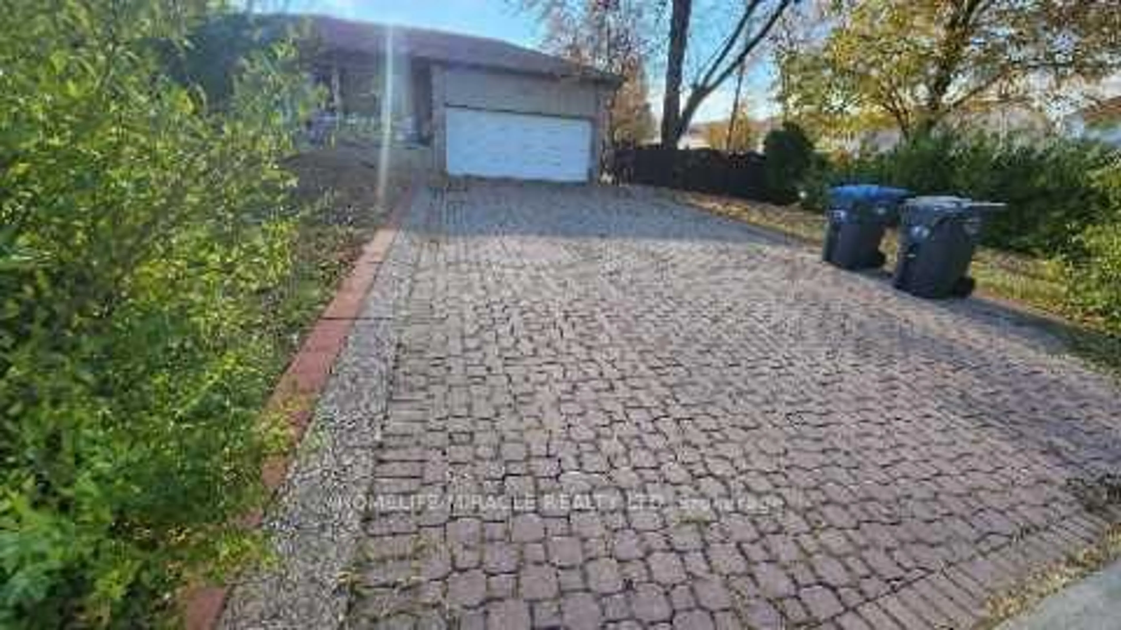 A pic from outside/outdoor area/front of a property/back of a property/a pic from drone, street for 7270 Mohican Crt, Mississauga Ontario L4T 2J9