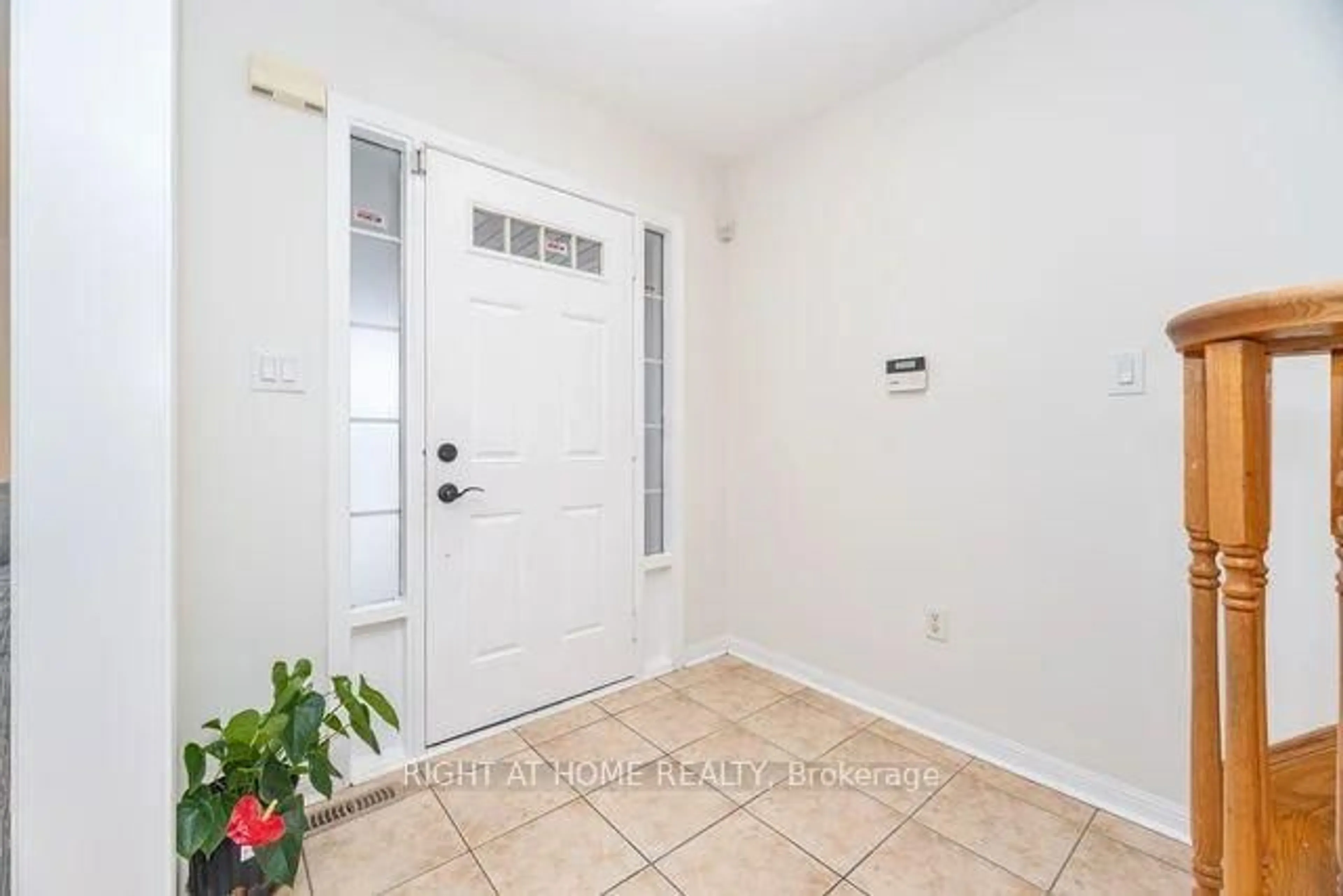 Indoor entryway for 1089 Hepburn Rd, Milton Ontario L9T 6X6