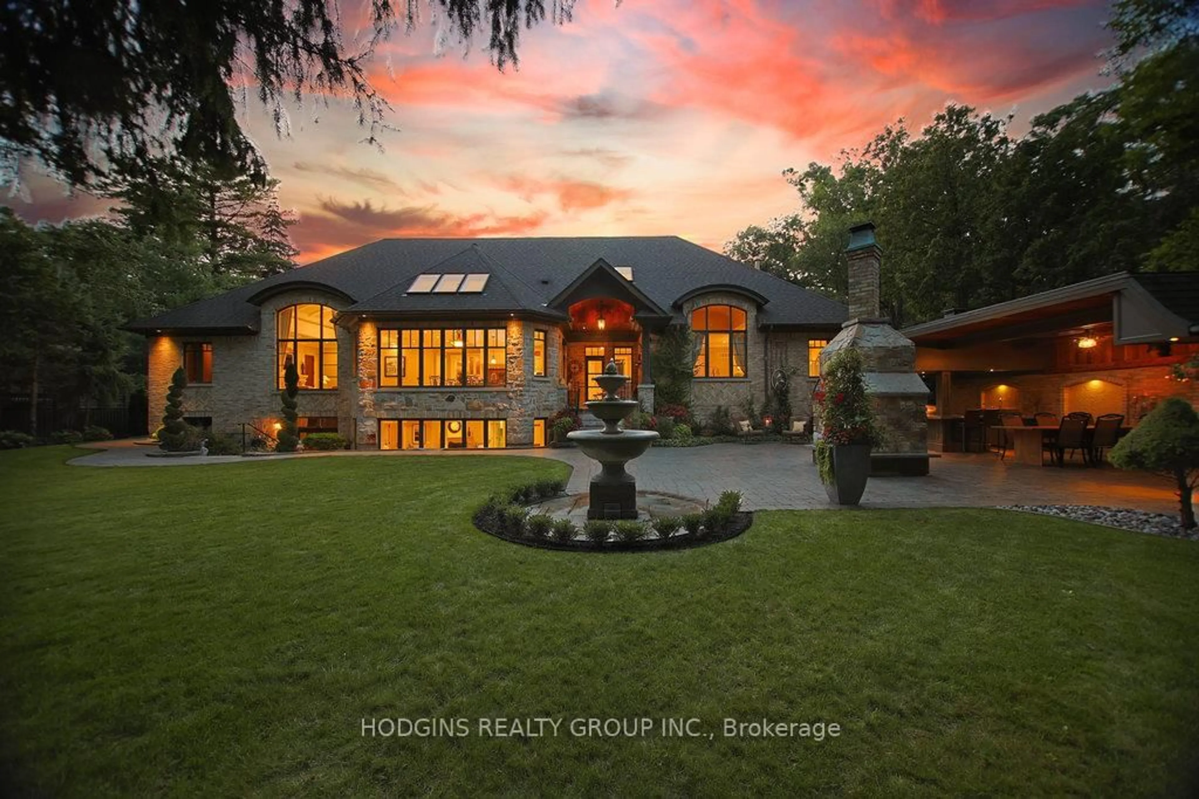 A pic from outside/outdoor area/front of a property/back of a property/a pic from drone, building for 158 Harborn Tr, Mississauga Ontario L5B 1A8