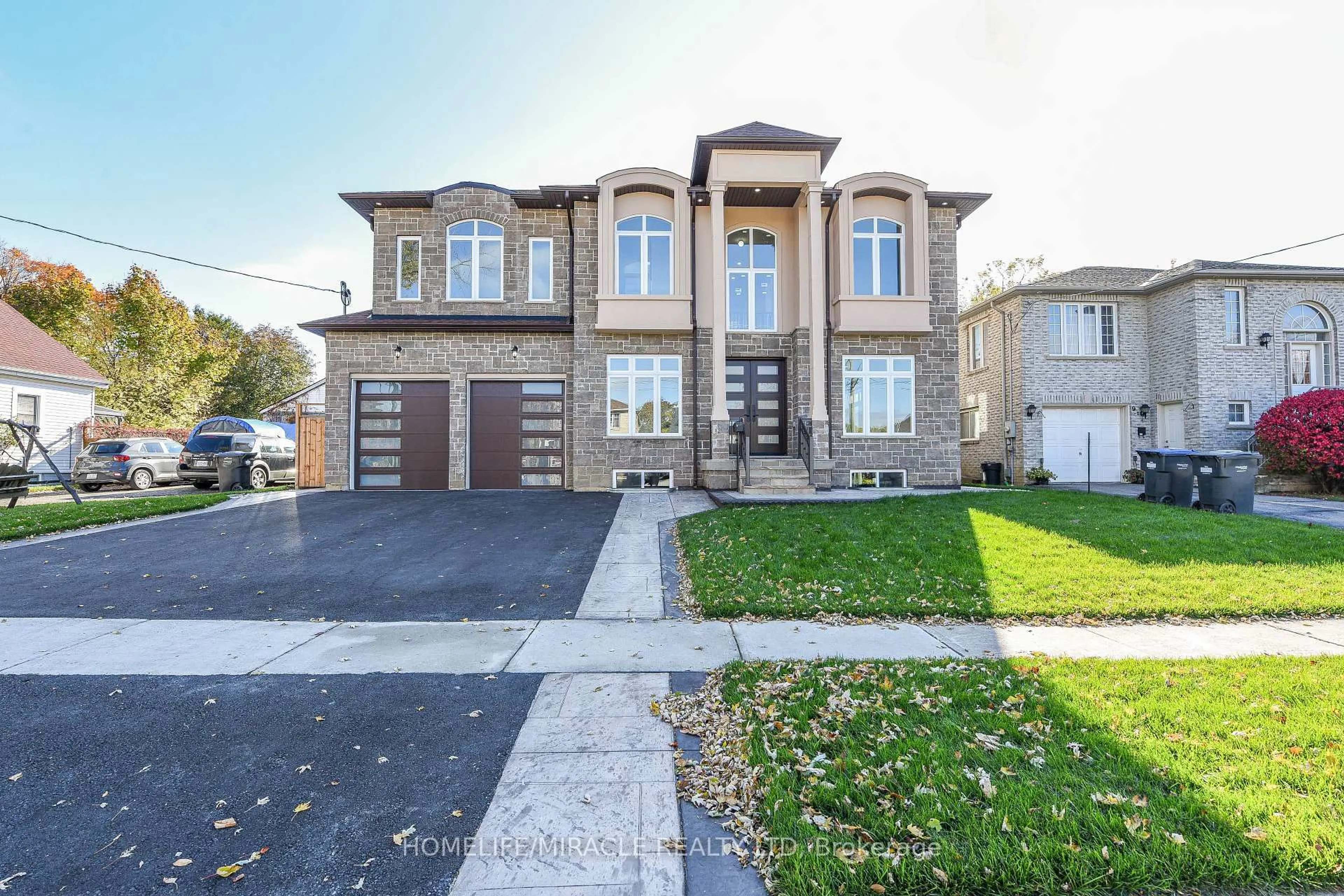 Home with brick exterior material, street for 11 Hillcrest Ave, Brampton Ontario L6W 1Y7
