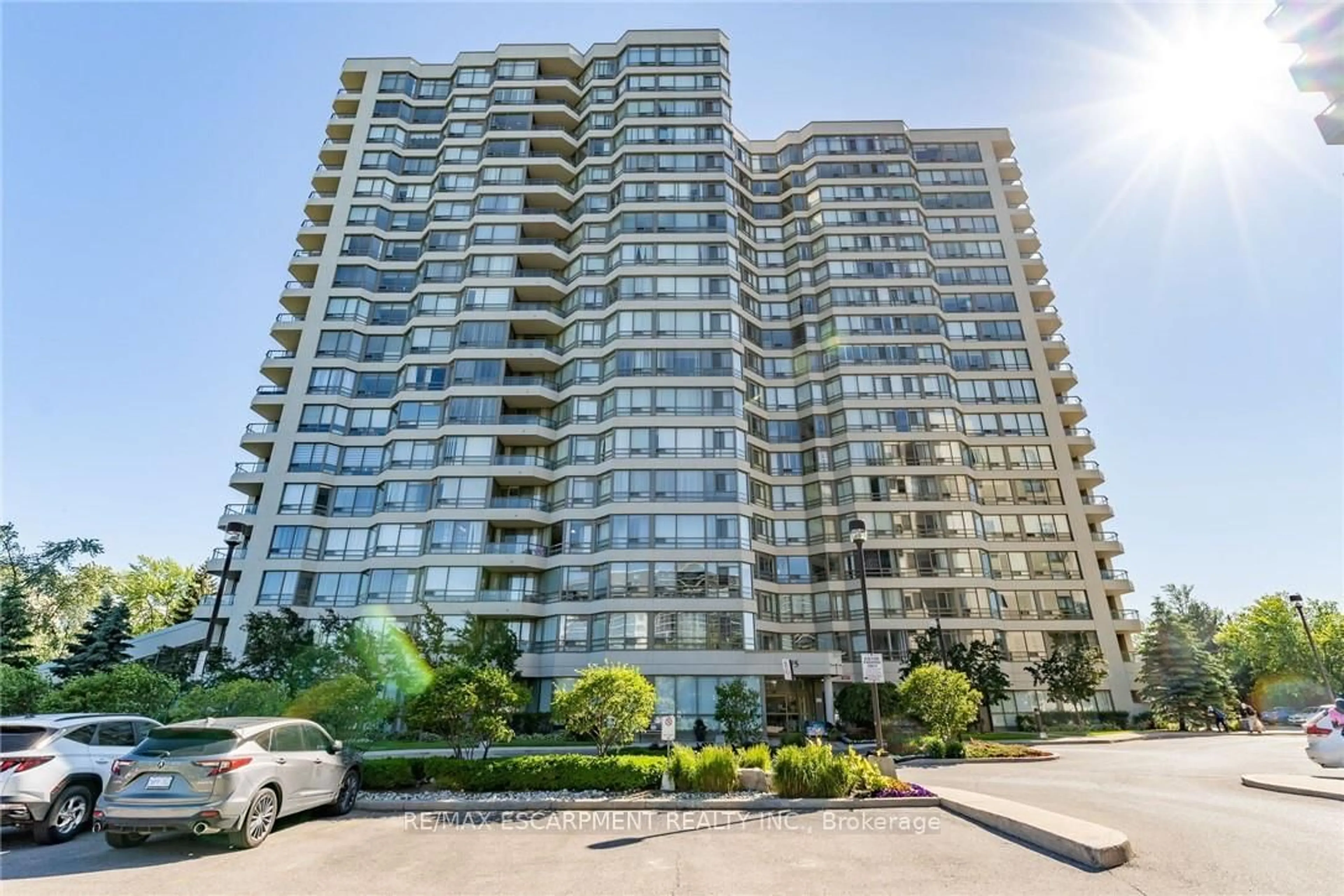 Unknown for 75 King St #306, Mississauga Ontario L5A 4G5