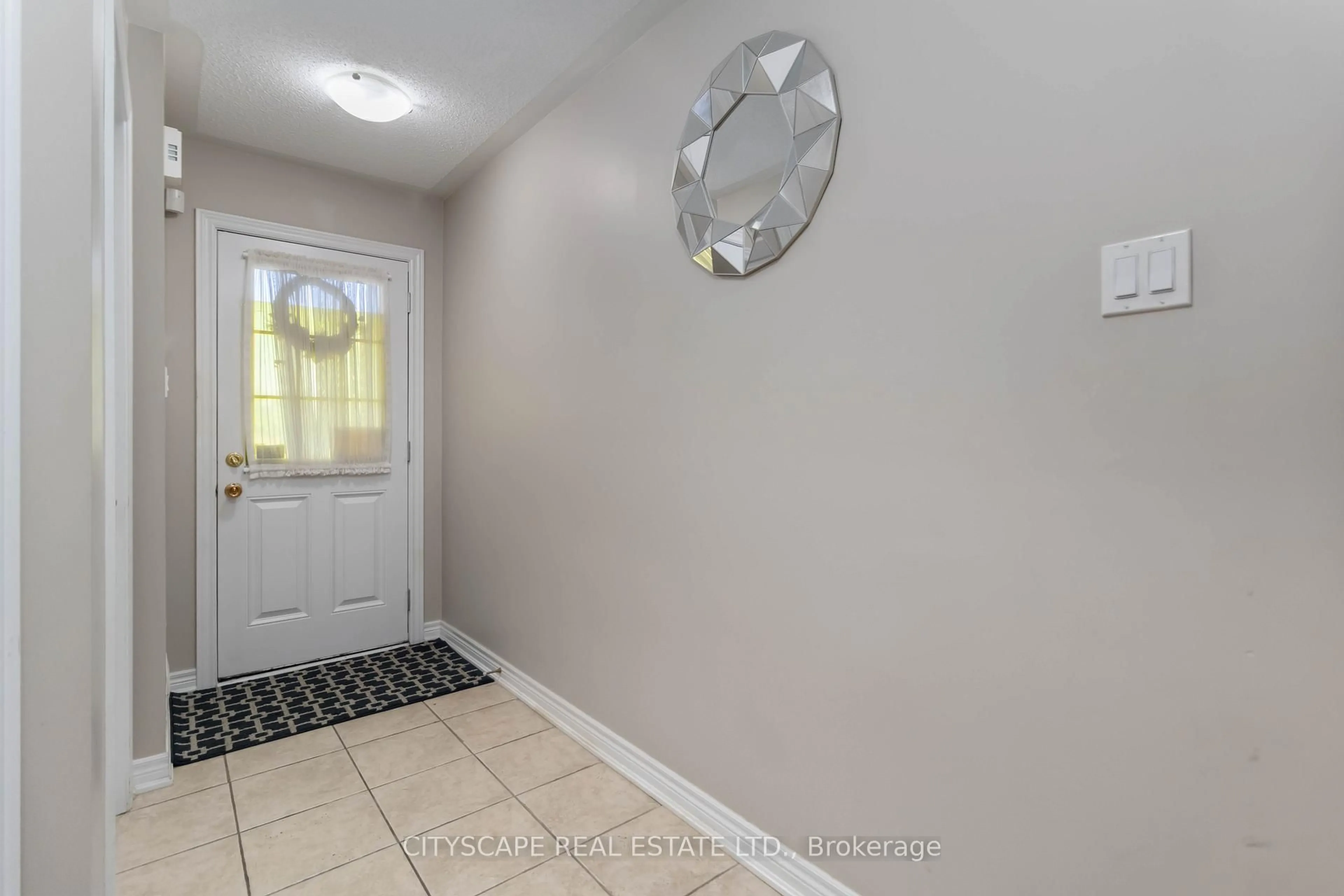 Indoor entryway for 40 Peach Dr, Brampton Ontario L6R 0W6