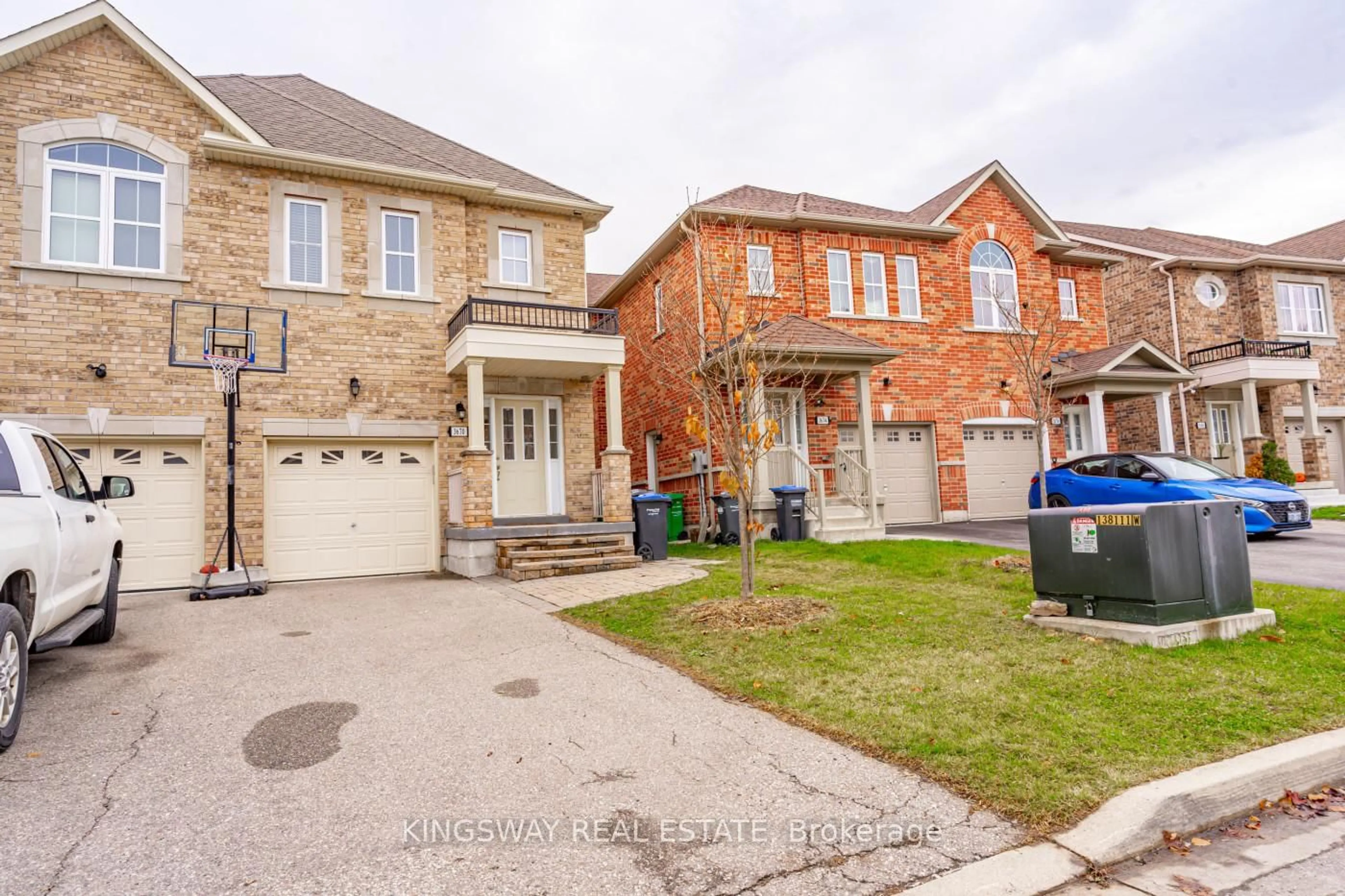 Home with brick exterior material, street for 3670 Banff Crt, Mississauga Ontario L5N 7A2