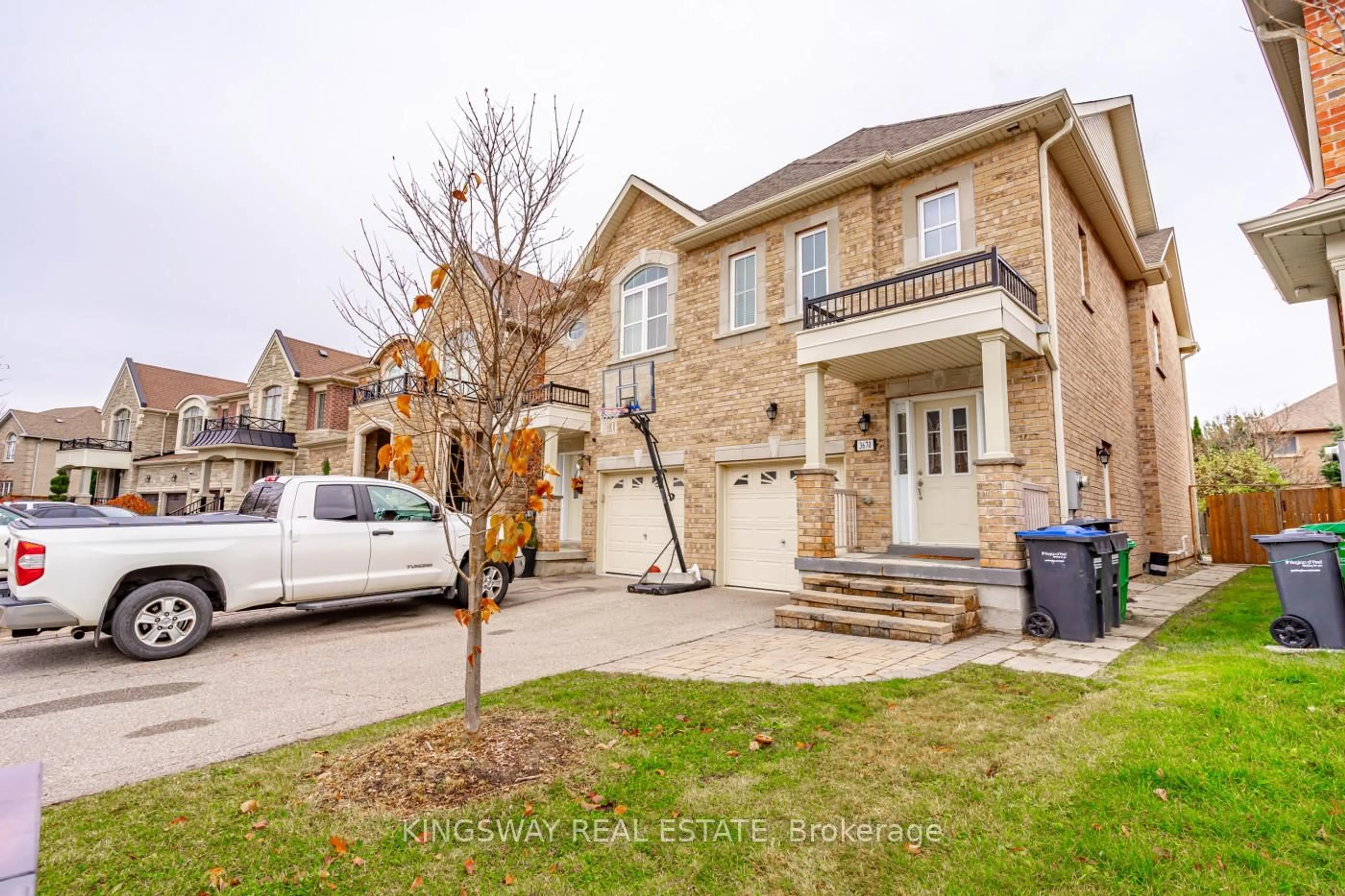 Home with brick exterior material, street for 3670 Banff Crt, Mississauga Ontario L5N 7A2