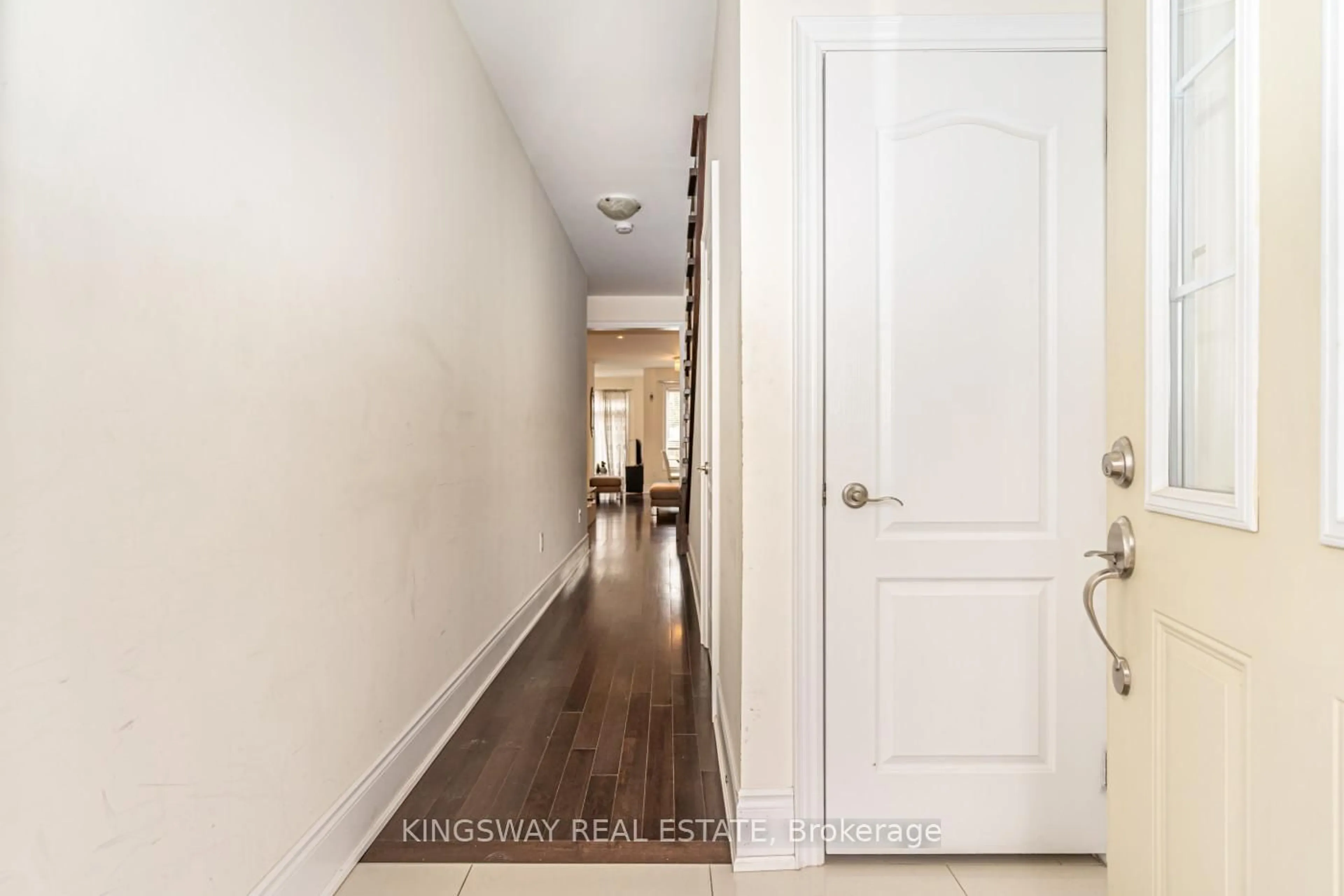 Indoor entryway for 3670 Banff Crt, Mississauga Ontario L5N 7A2