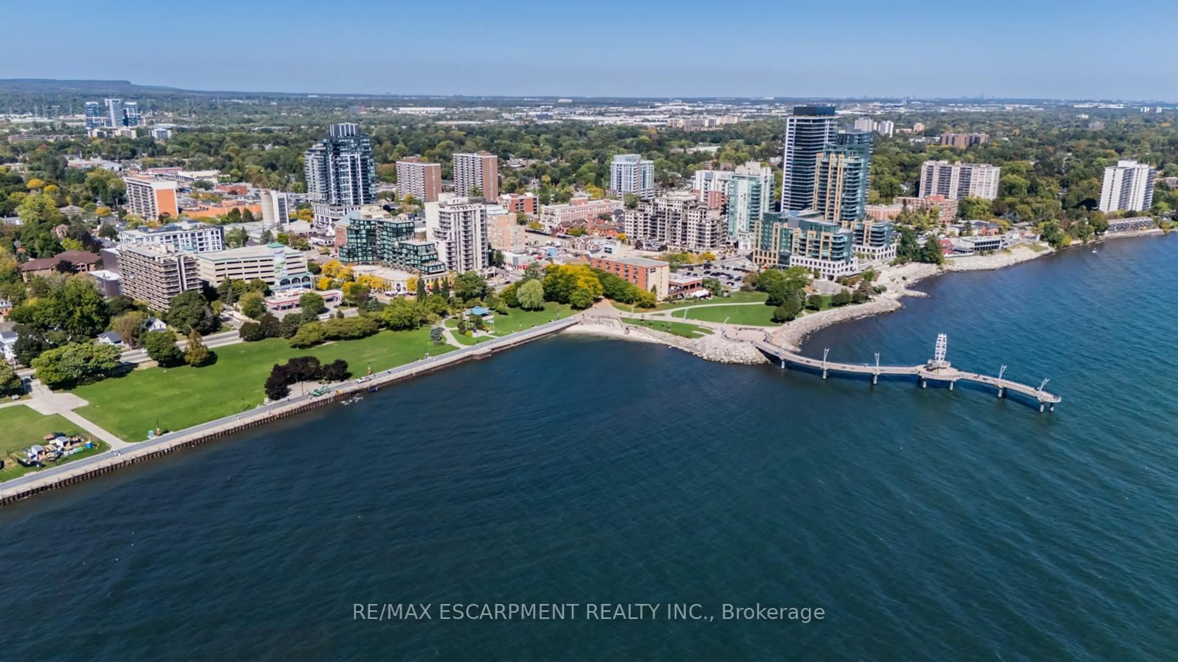 A pic from outside/outdoor area/front of a property/back of a property/a pic from drone, water/lake/river/ocean view for 2007 James St #2102, Burlington Ontario L7R 0G7