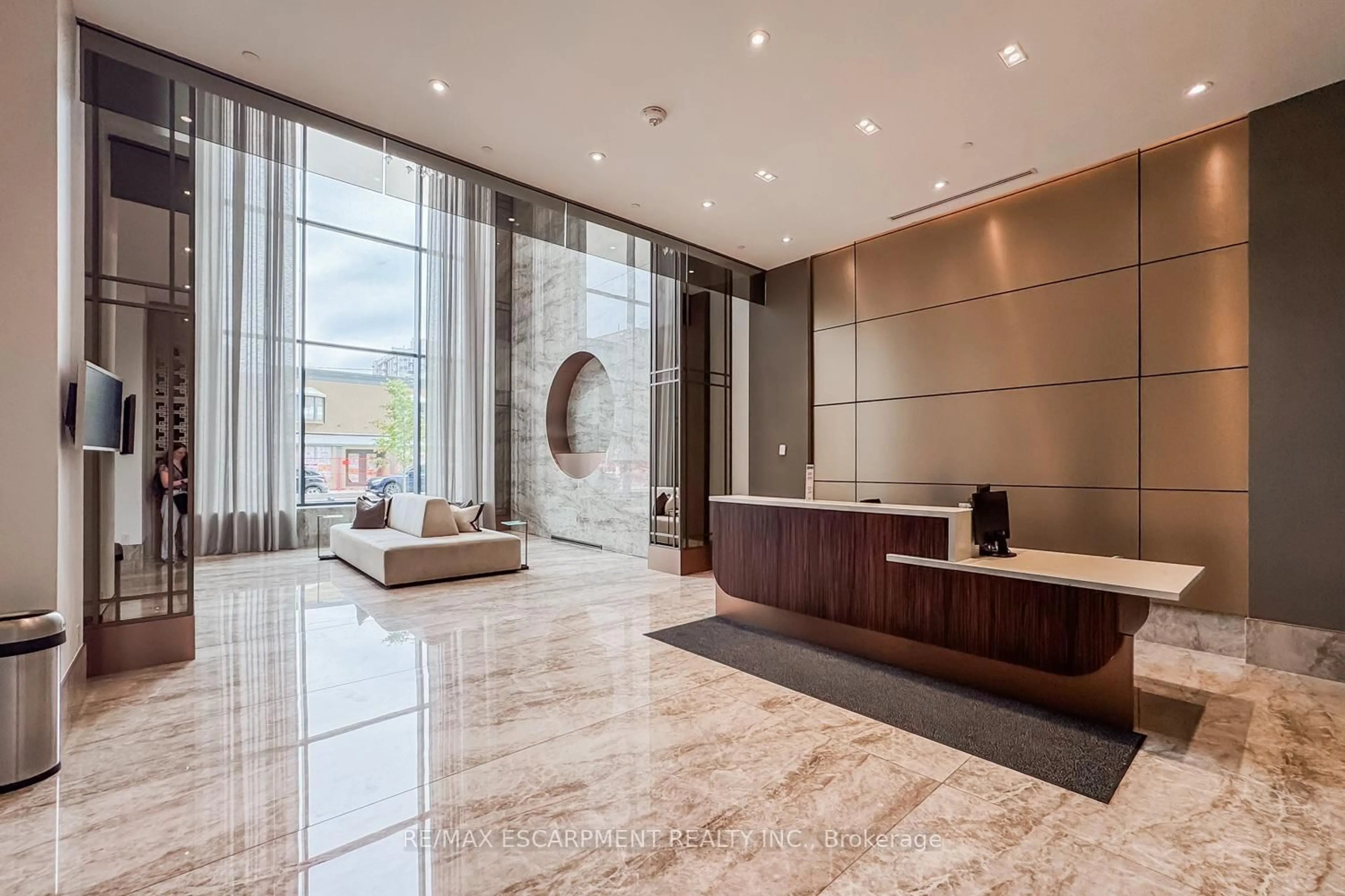 Lobby for 2007 James St #2102, Burlington Ontario L7R 0G7