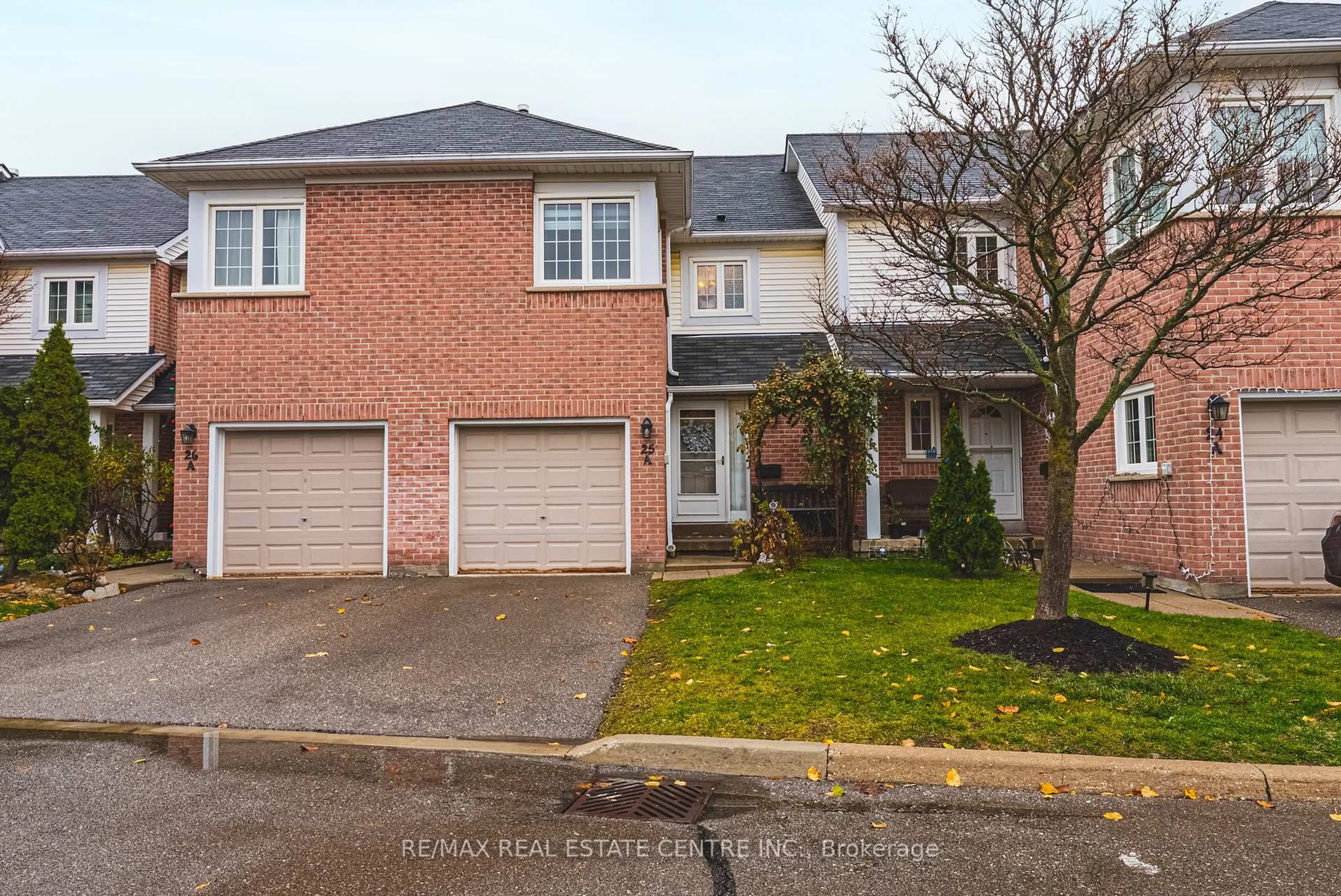 A pic from outside/outdoor area/front of a property/back of a property/a pic from drone, street for 5205 Glen Erin Dr #25A, Mississauga Ontario L5M 5N6