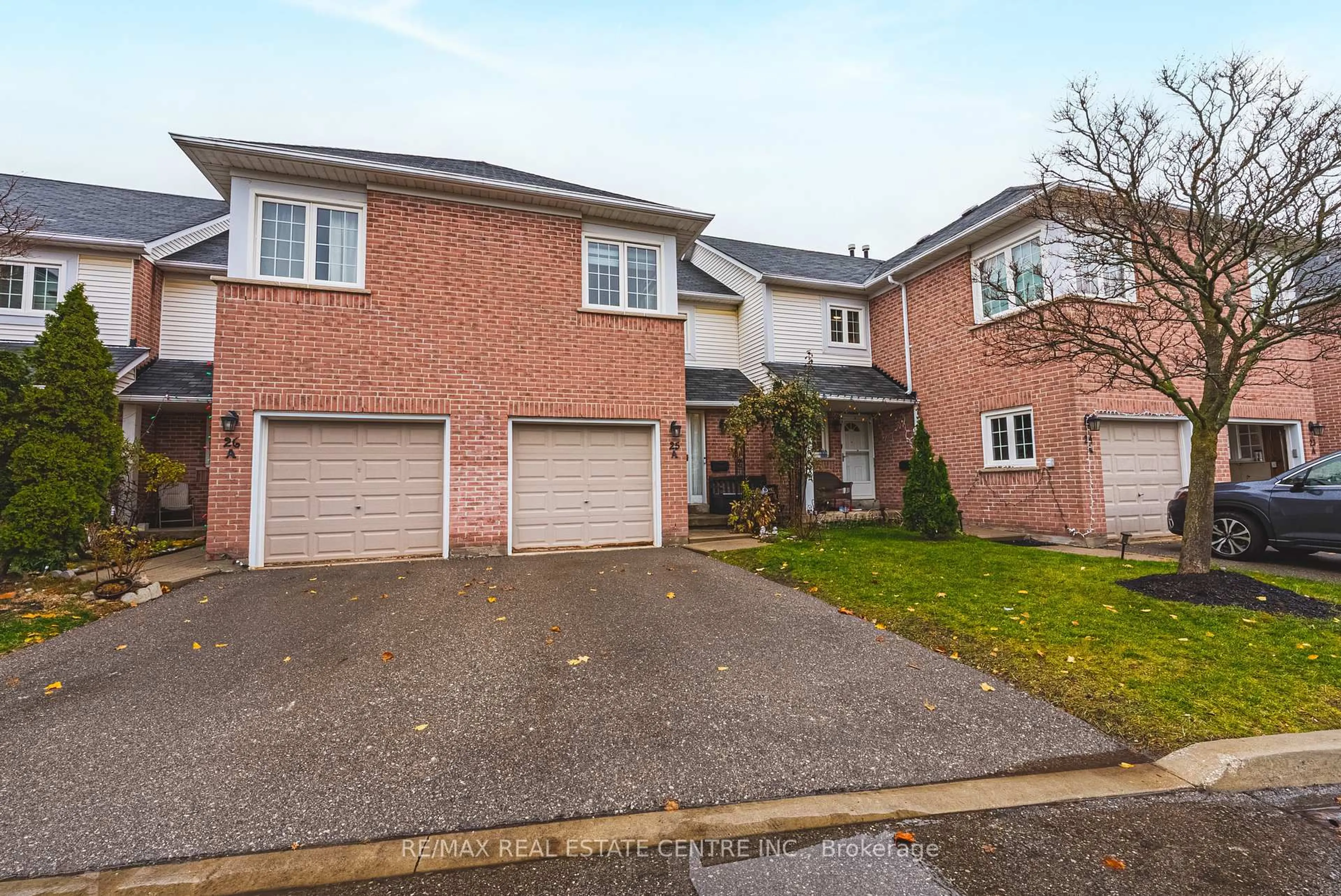A pic from outside/outdoor area/front of a property/back of a property/a pic from drone, street for 5205 Glen Erin Dr #25A, Mississauga Ontario L5M 5N6
