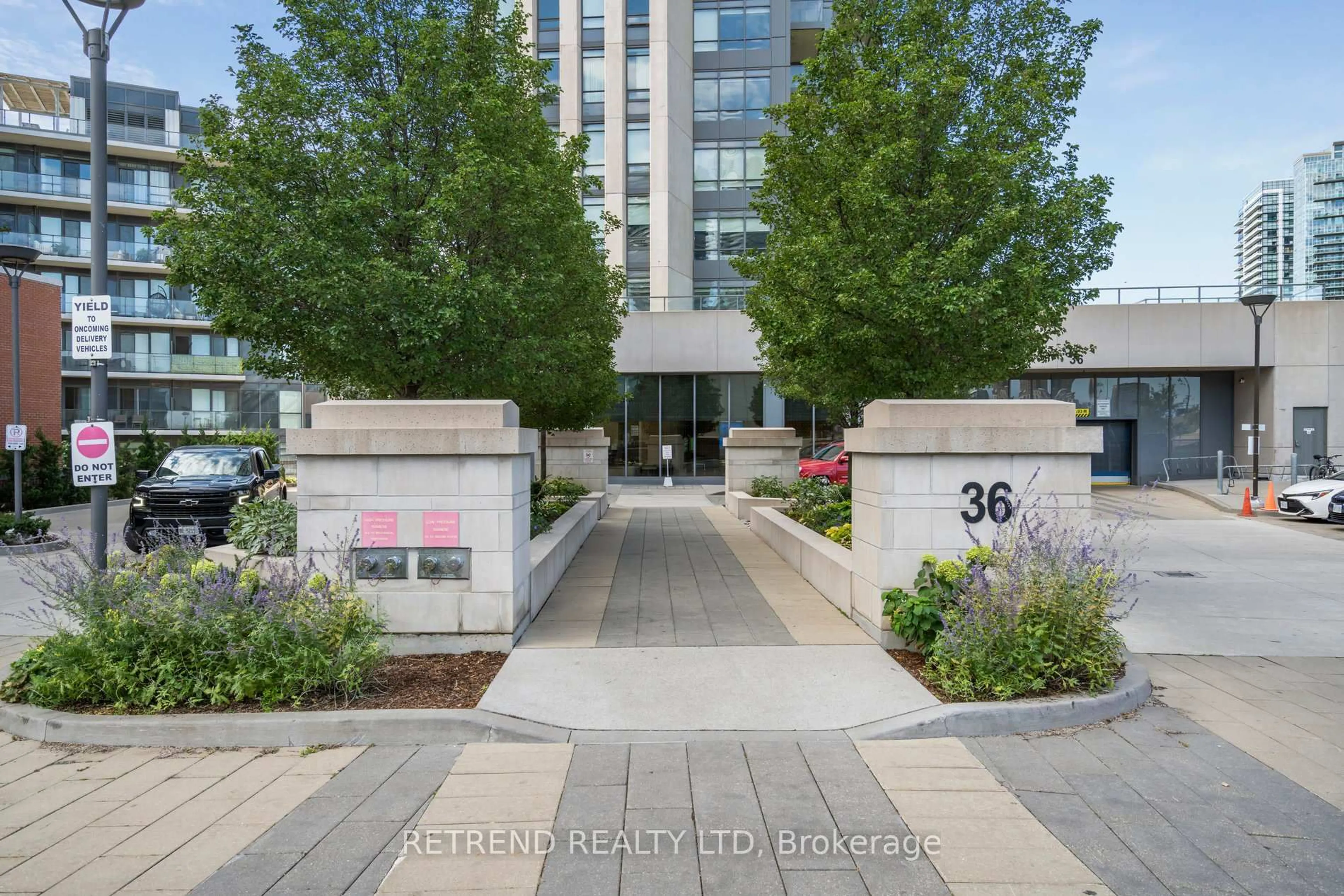 Indoor foyer for 36 Park Lawn Rd #2403, Toronto Ontario M8V 0E5