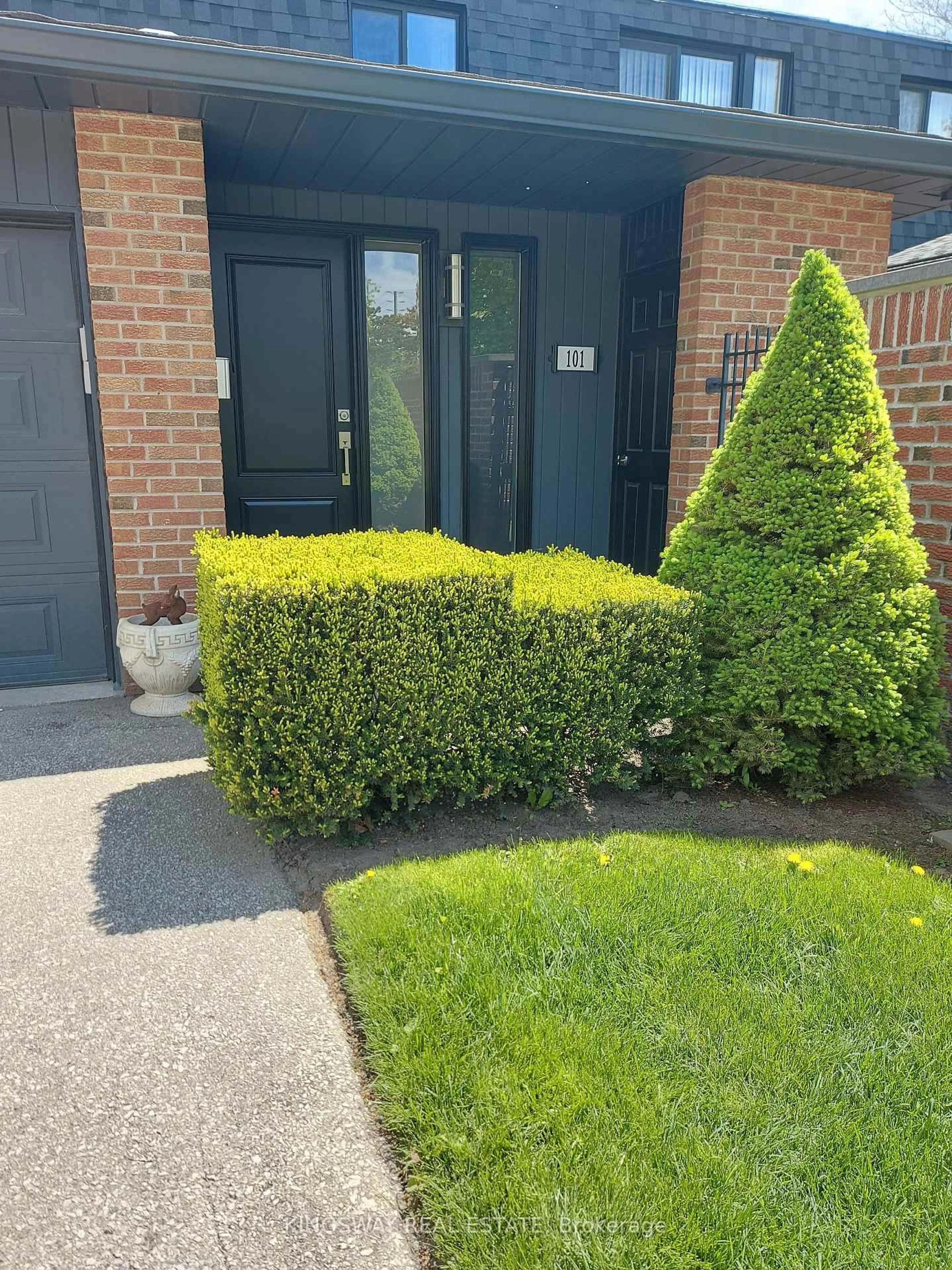 Unknown for 20 Mineola Rd #101, Mississauga Ontario L5G 4N9