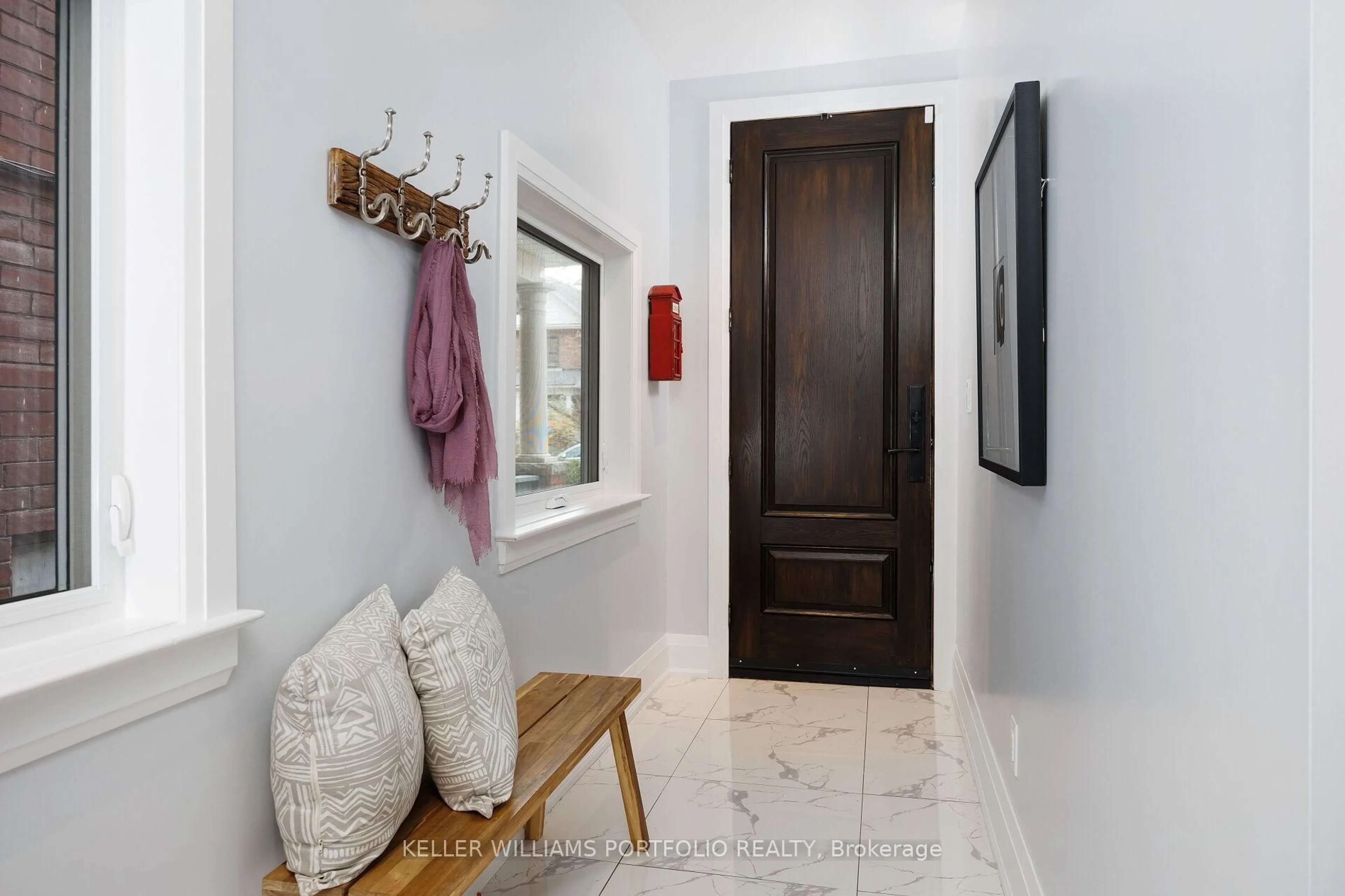 Indoor entryway for 265 Evelyn Ave, Toronto Ontario M6P 2Z8