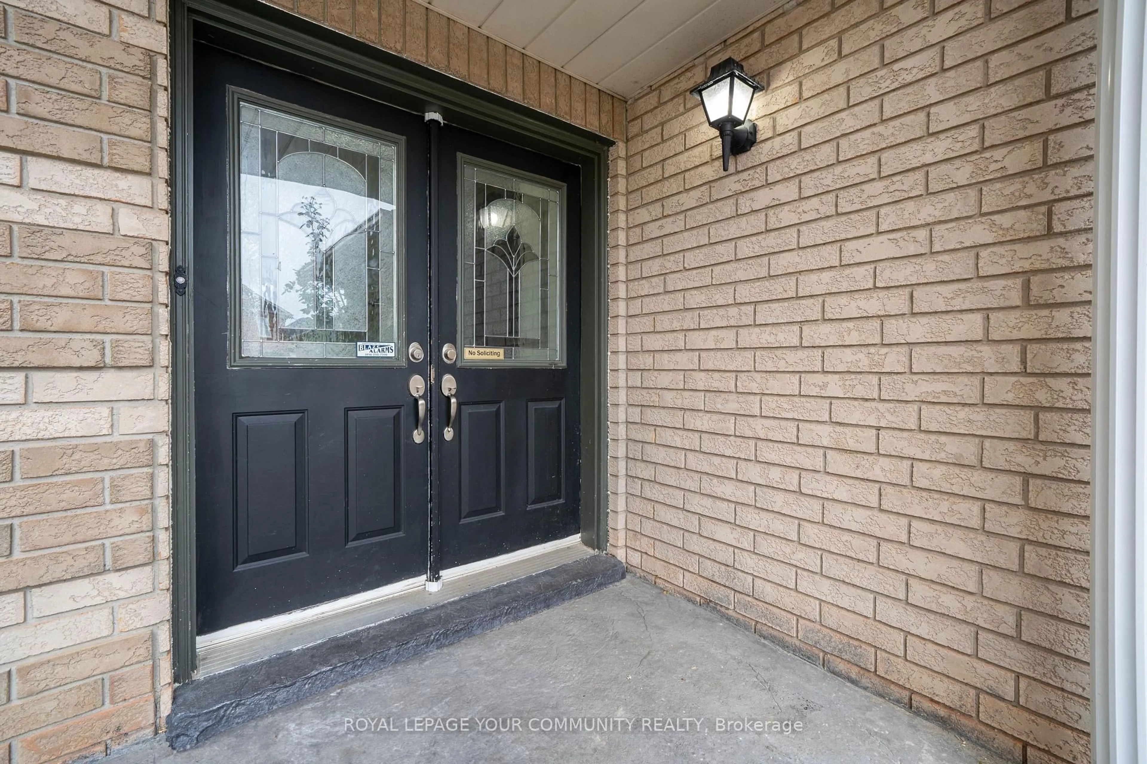 Indoor entryway for 170 Tiller Tr, Brampton Ontario L6X 4S8