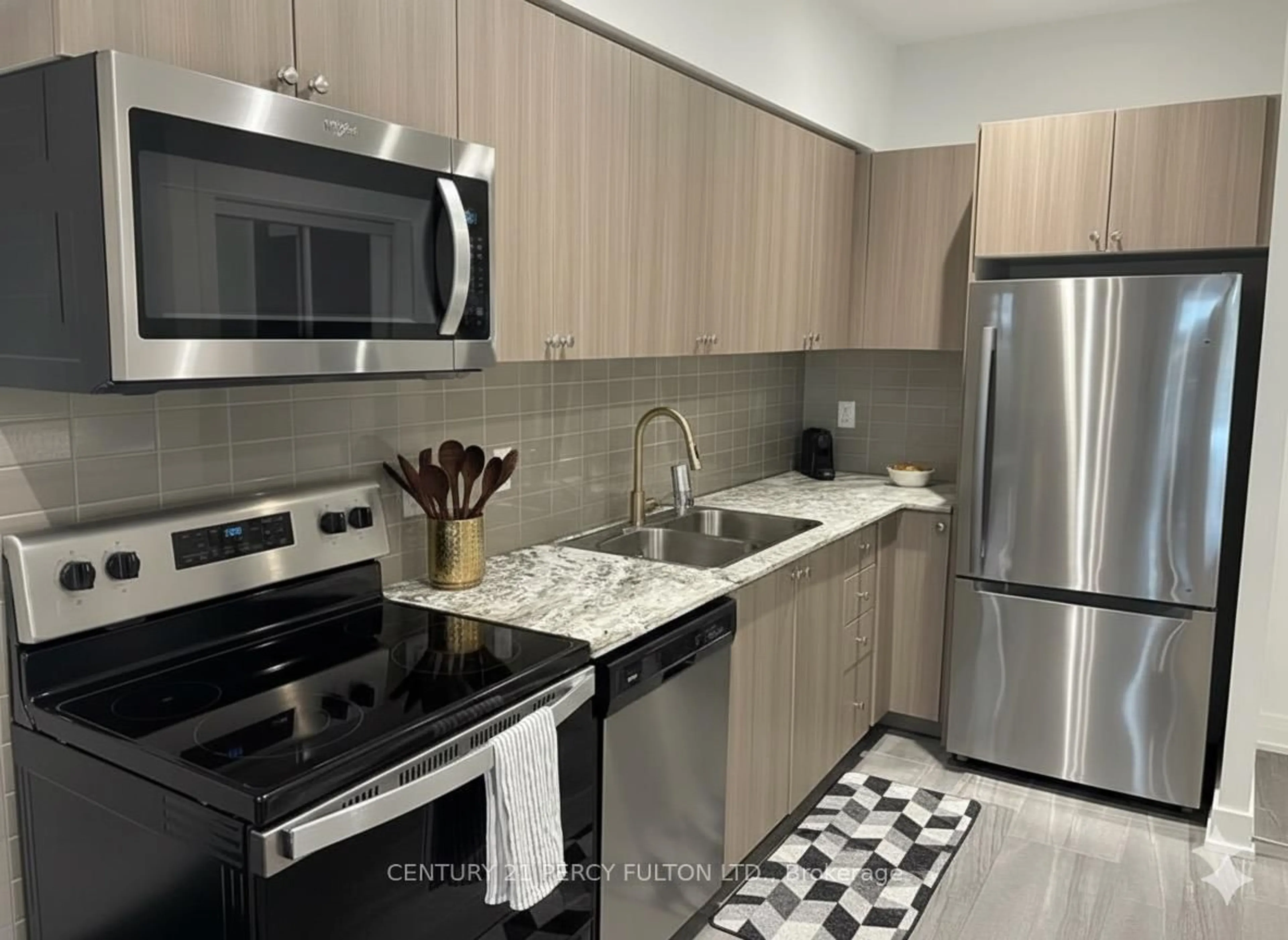 Standard kitchen, unknown for 310 Broadway Ave #203, Orangeville Ontario L9W 1L3